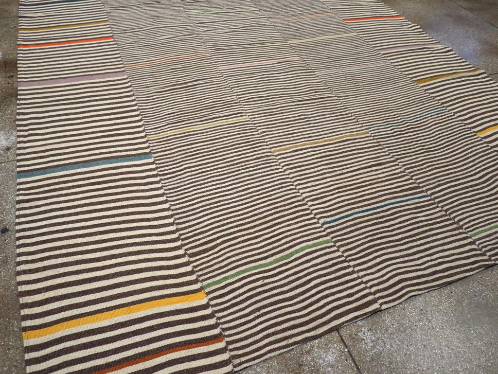 Zeitgenössischer handgefertigter quadratischer türkischer Flachgewebe-Kelim-Teppich in Zimmergröße im Zustand „Neu“ im Angebot in New York, NY