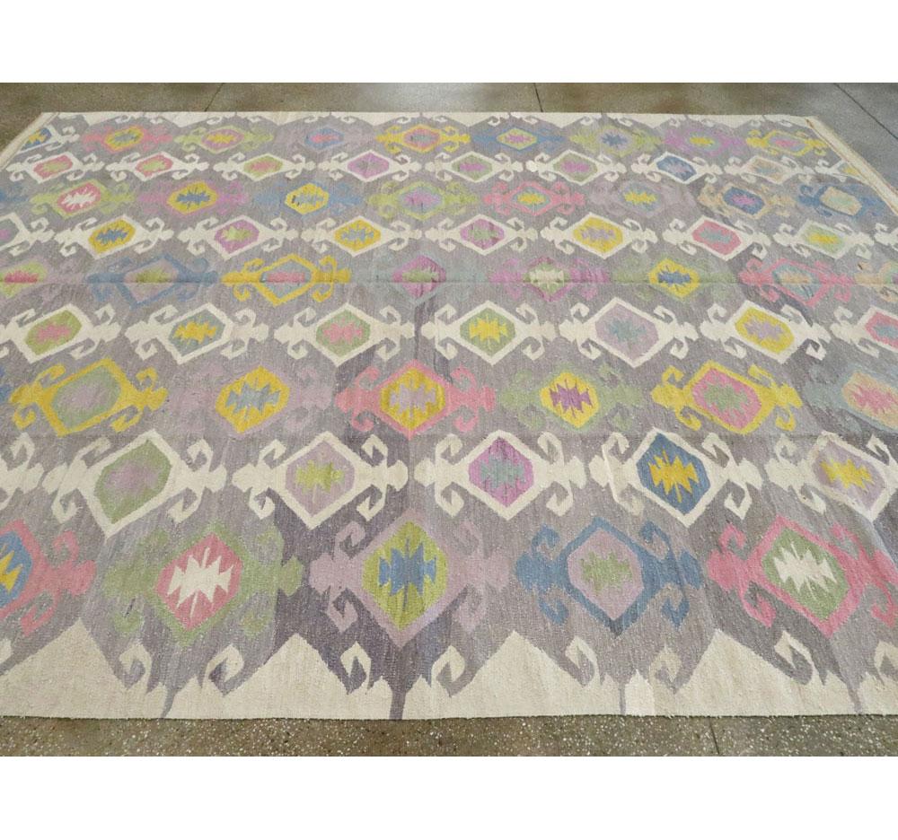Contemporary Handmade Flat-Weave Rug in Grey Beige Yellow Pink Blue Green In New Condition For Sale In New York, NY