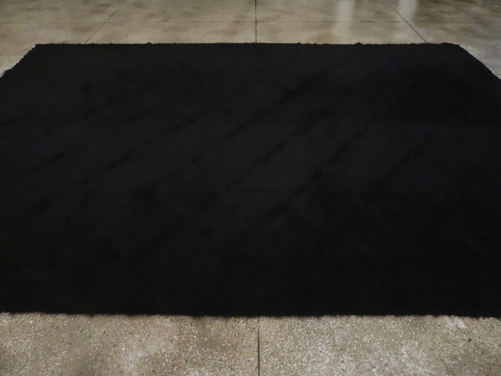 Zeitgenössischer handgefertigter türkischer Mohair-Teppich in Zimmergröße in Schwarz im Zustand „Neu“ im Angebot in New York, NY