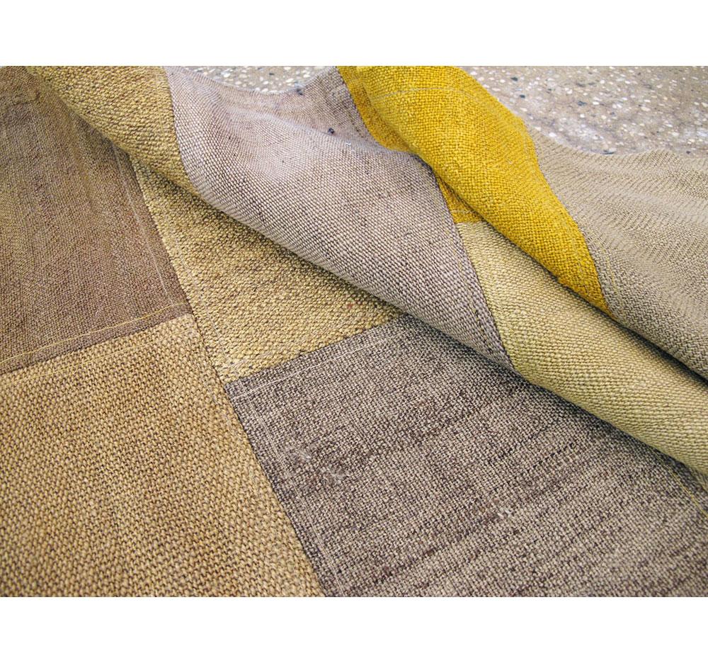 Zeitgenössischer handgefertigter türkischer Flachgewebe-Teppich im Patchwork-Stil im Angebot 2