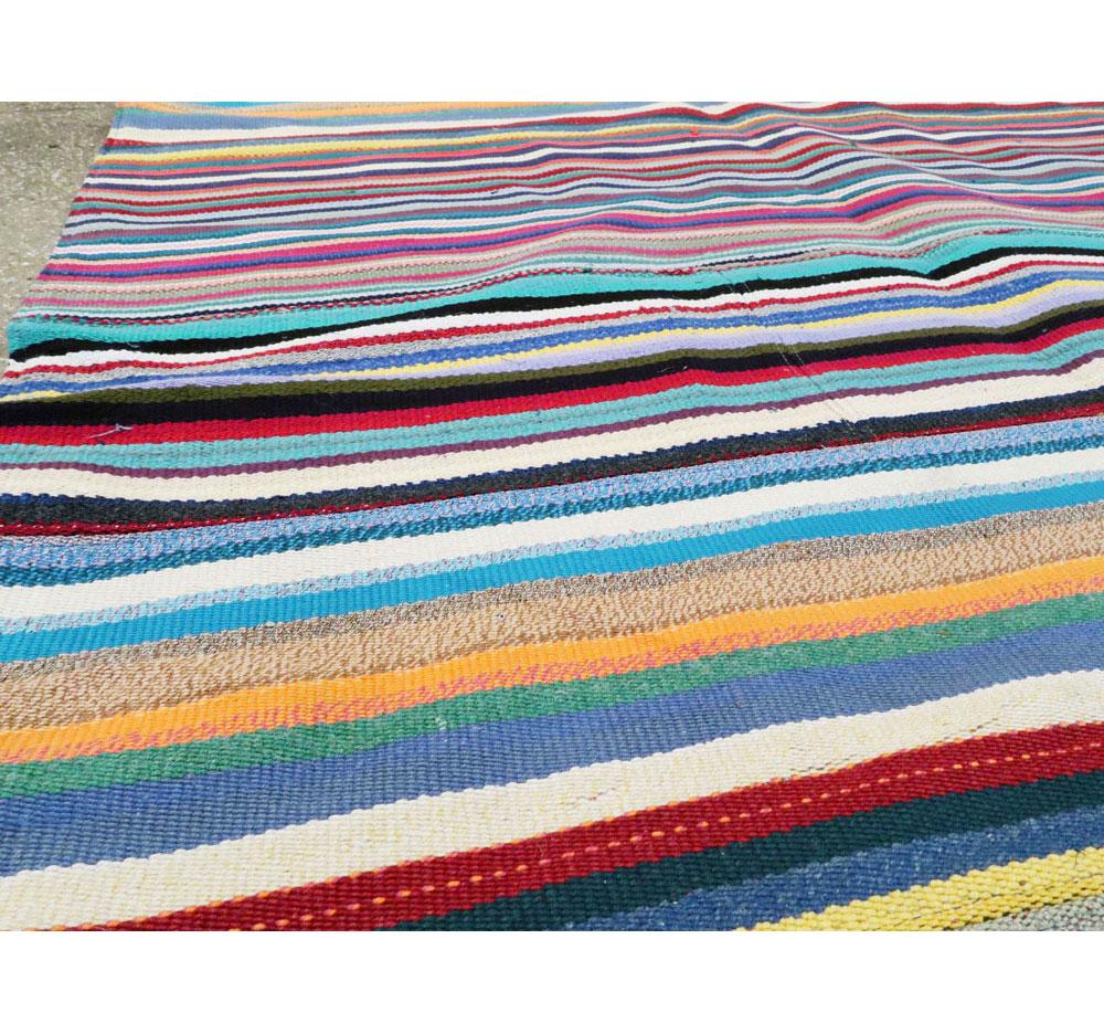 Zeitgenössischer handgefertigter türkischer Flachgewebe-Teppich in Zimmergröße:: hell und mehrfarbig im Zustand „Neu“ im Angebot in New York, NY