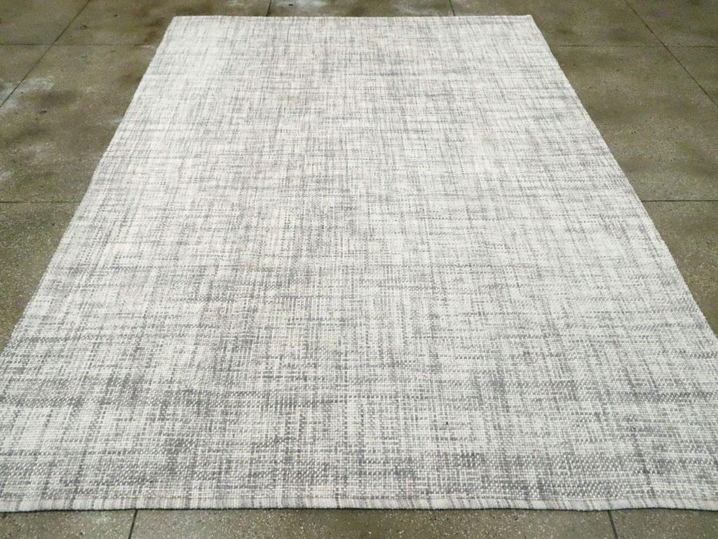 Hand-Woven Contemporary Handmade Turkish Room Size Carpet in White & Grey For Sale