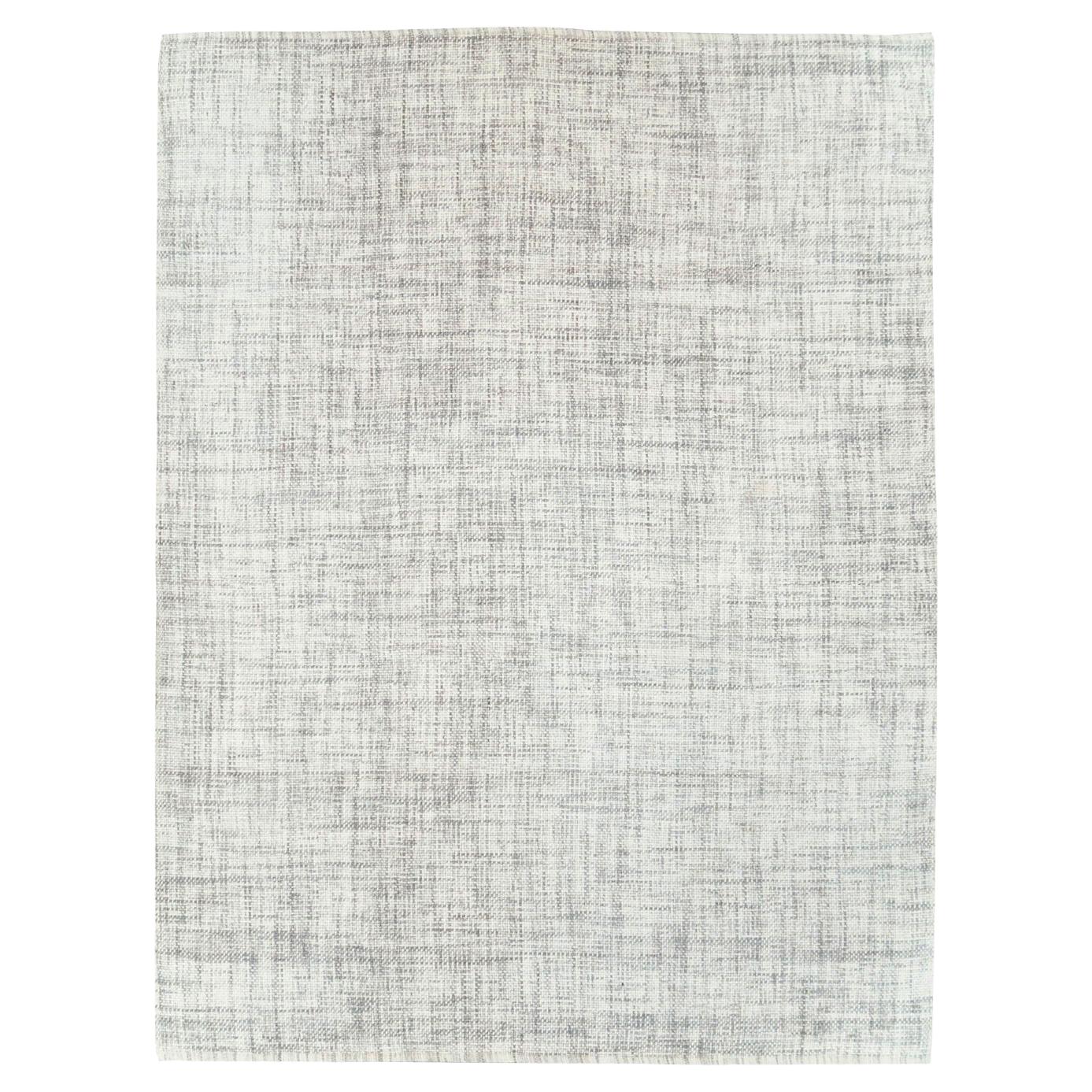 Zeitgenössischer handgefertigter türkischer Teppich in Zimmergröße in Weiß und Grau