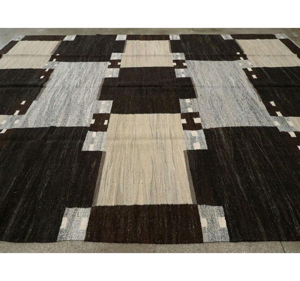 Contemporary Handmade Turkish Room Size Flat-Weave Rug in Cream Grey and Black For Sale 3