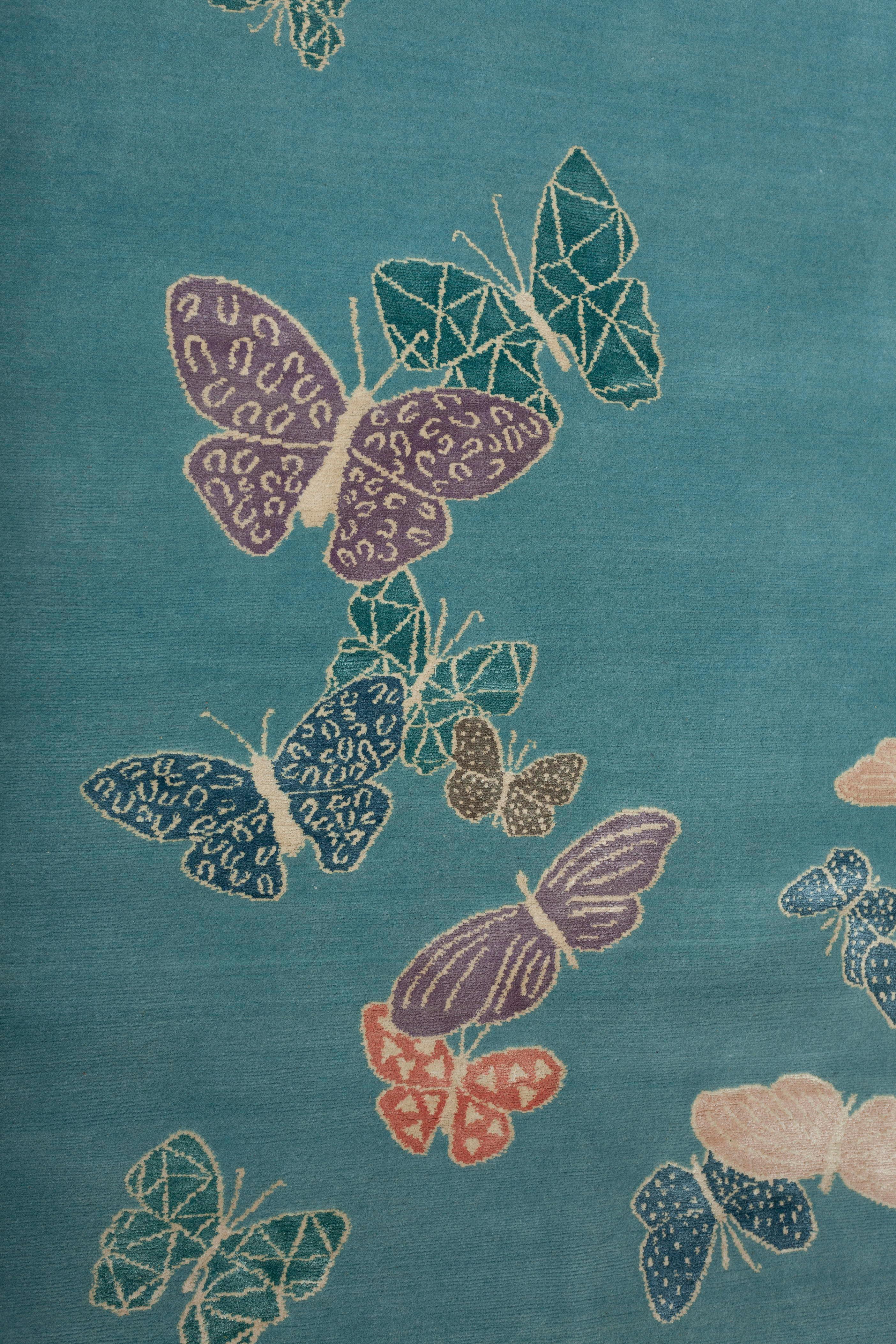 Alfombra contemporánea anudada a mano de lana de seda turquesa, mariposas, opciones personalizadas Posmoderno en venta