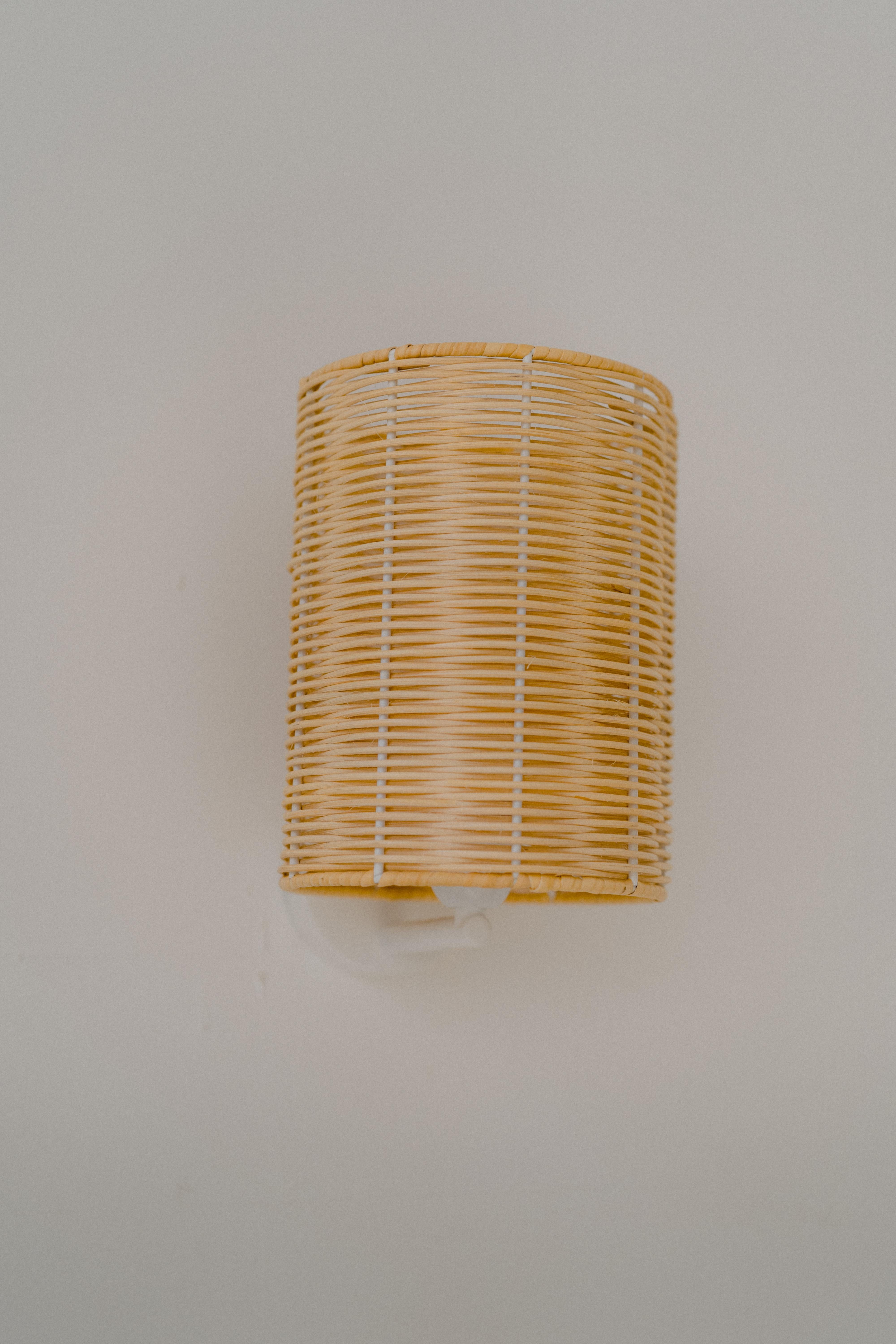Contemporary, Handgefertigt, Wandleuchte, Rattan-Zylinder, von Mediterranean Objects im Zustand „Neu“ im Angebot in Barcelona, ES