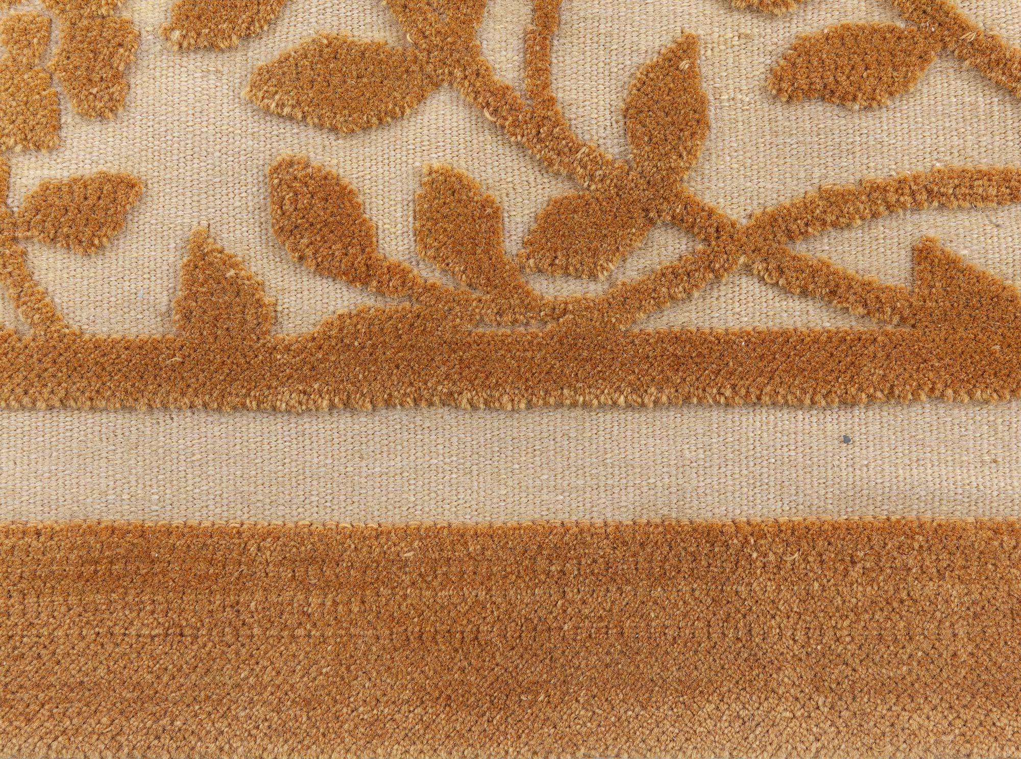 Chinois Tapis contemporain en laine fait à la main marron et orange par Doris Leslie Blau en vente