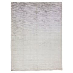 Zeitgenössischer handgefertigter Teppich aus Wolle und Seide mit silbergrauen Streifen-Motiv