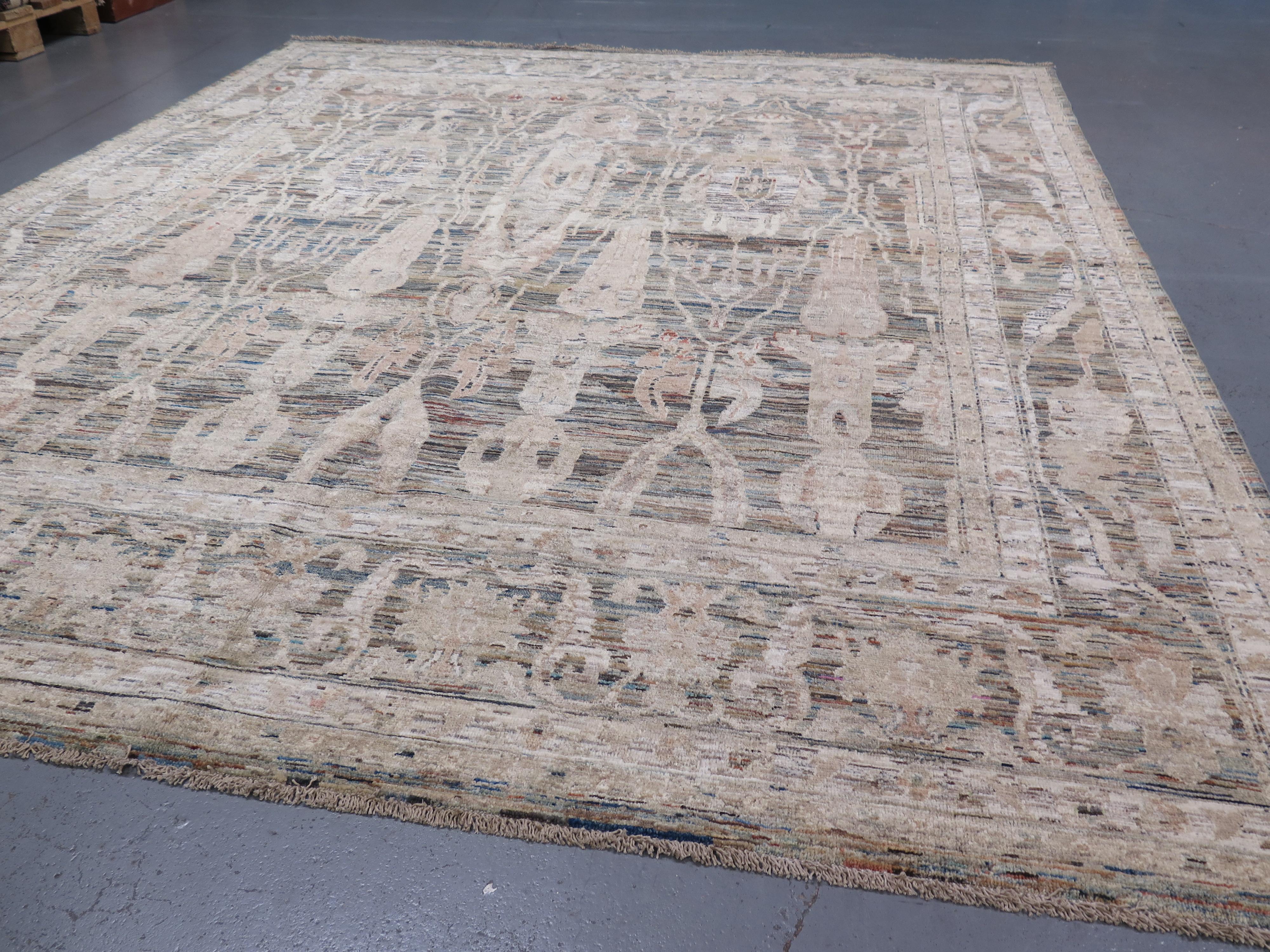Contemporary Handwoven Arts and Crafts Carpet In Excellent Condition For Sale In London, GB