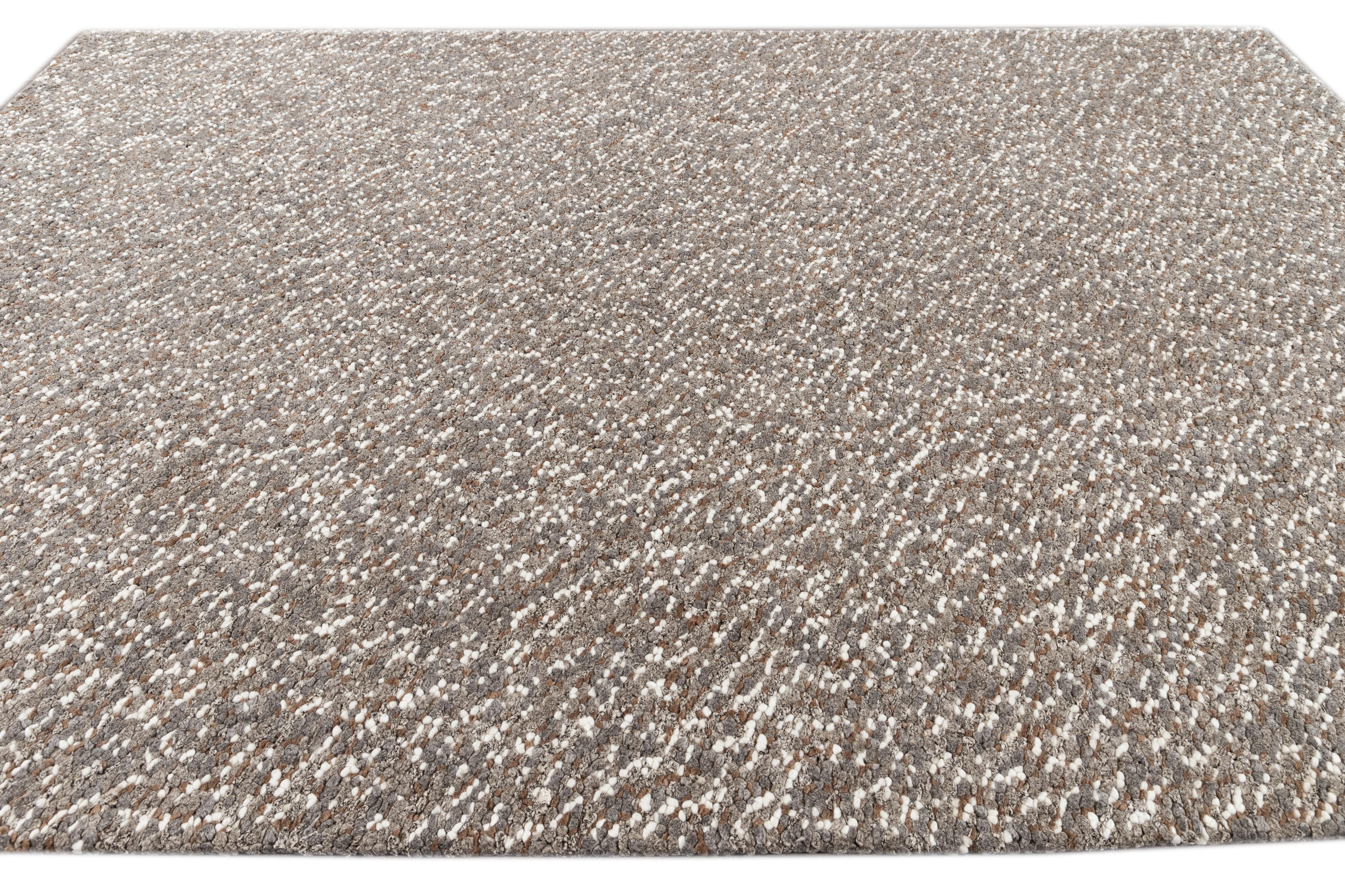 Contemporary Handwoven Grey Textured Wool Rug In New Condition For Sale In Norwalk, CT