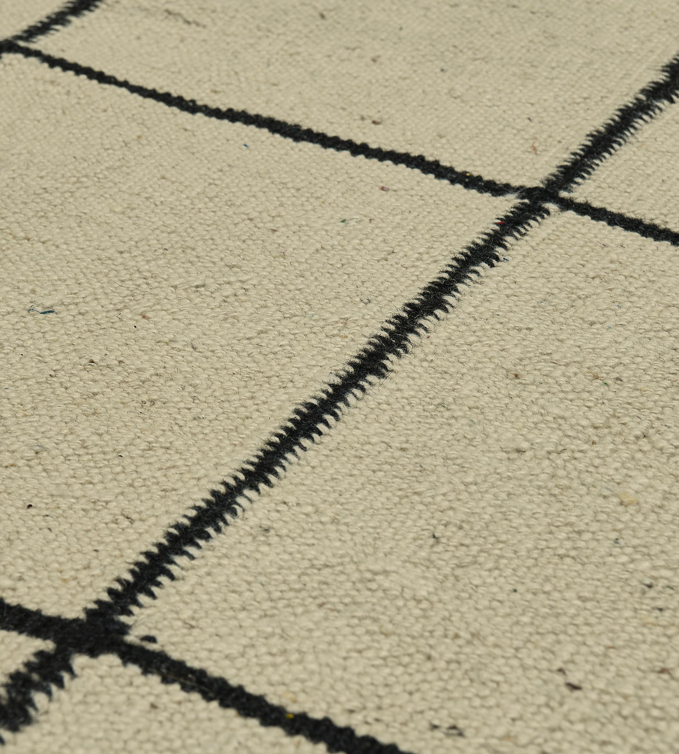 Contemporary Handwoven Hemp Windowpane Flatweave Rug For Sale 1
