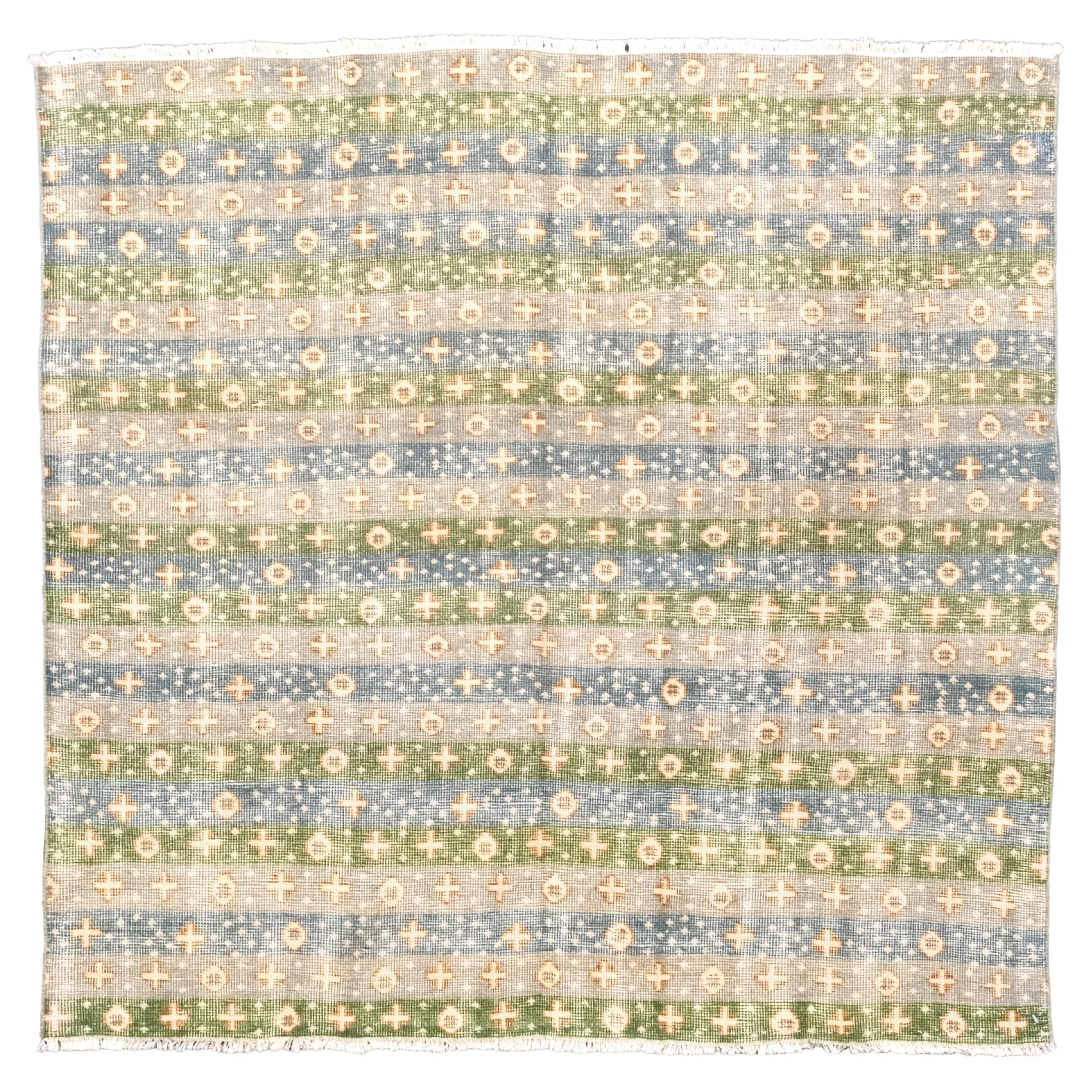 Tappeto contemporaneo tessuto a mano con un morbido motivo a strisce