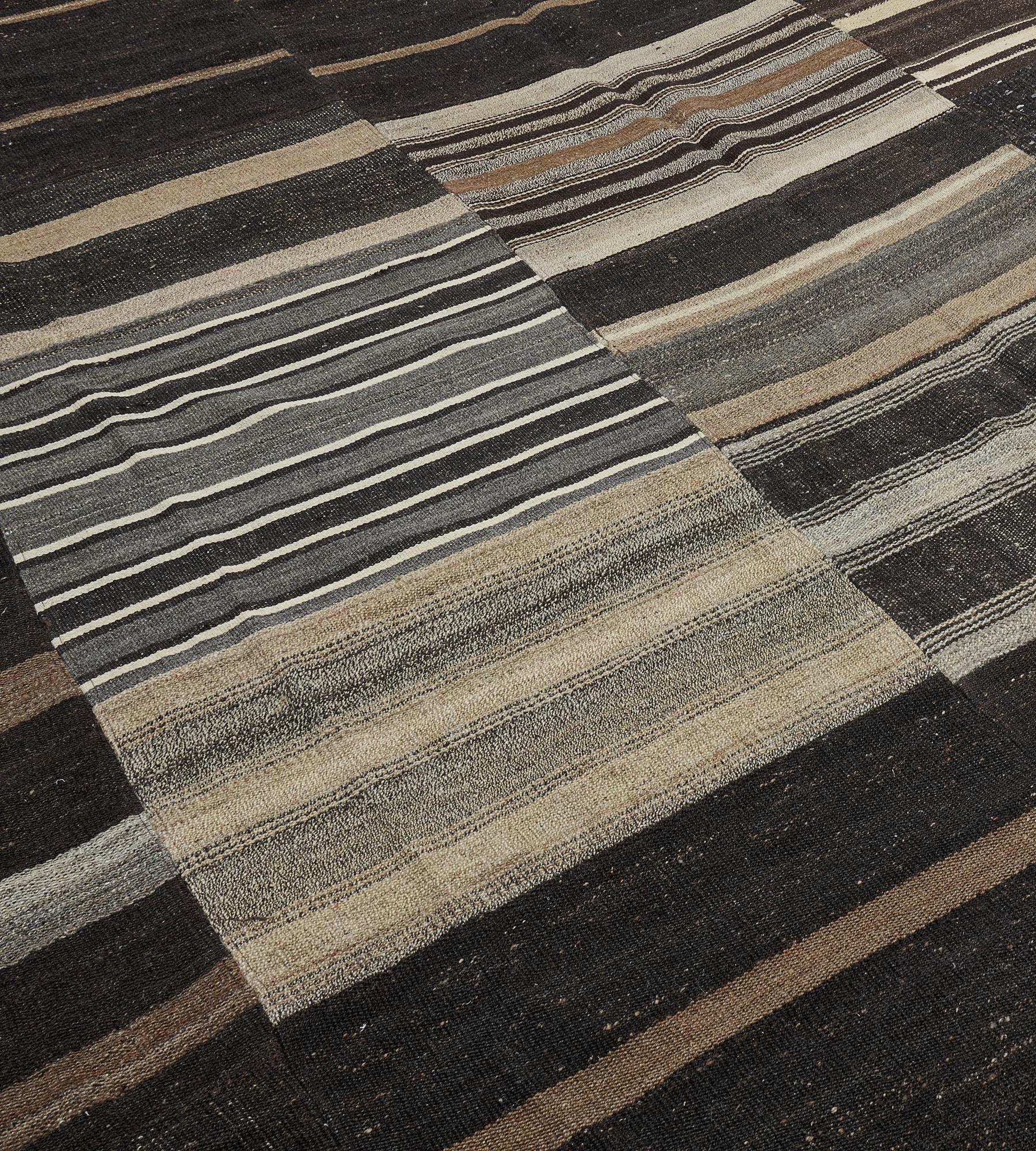 Indian Contemporary Handwoven Wool Flatweave Rug For Sale