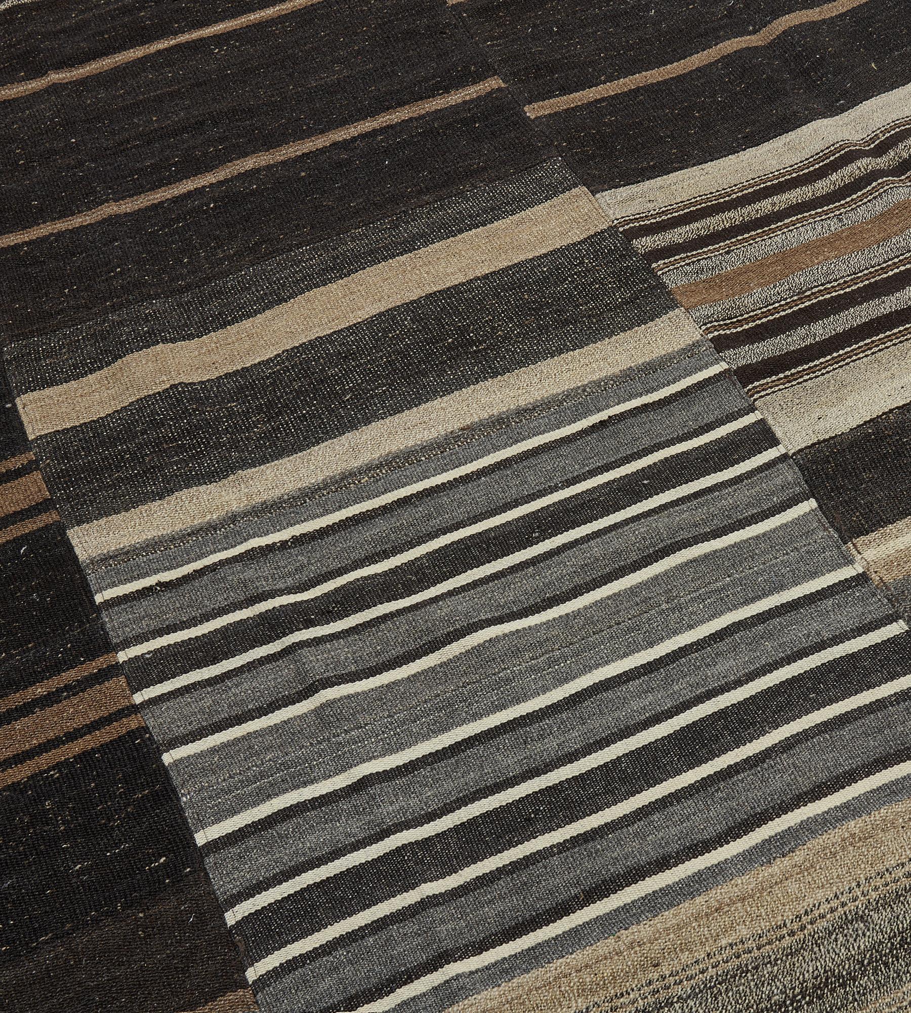 Contemporary Handwoven Wool Flatweave Rug In New Condition For Sale In West Hollywood, CA