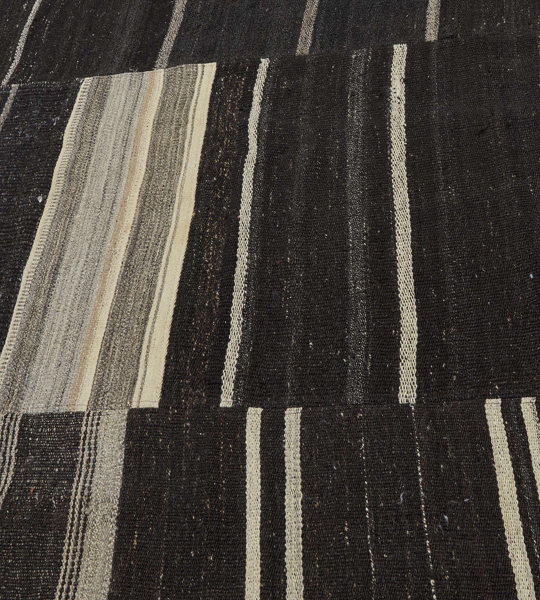 Contemporary Handwoven Wool Flatweave Rug For Sale 1