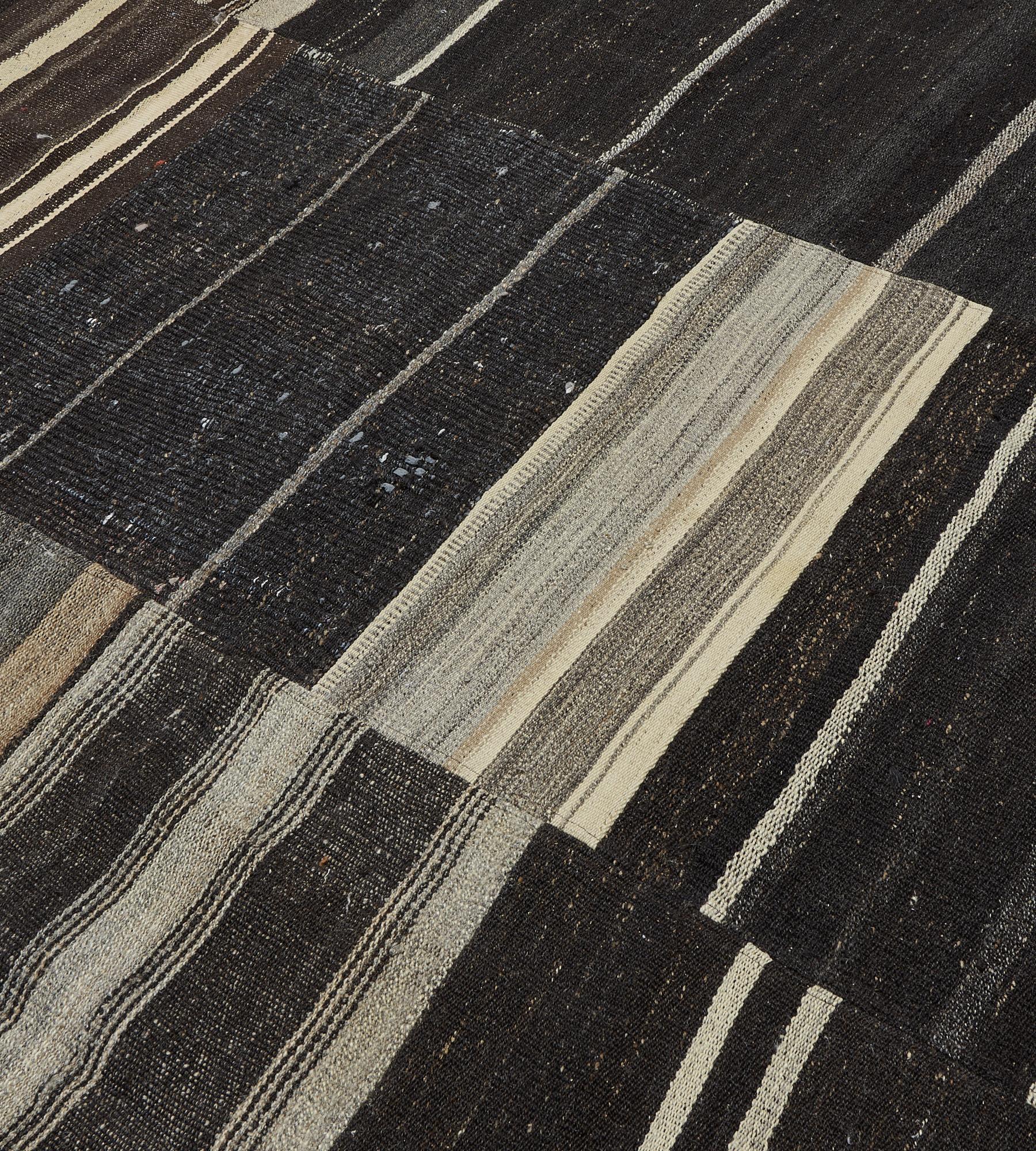 Contemporary Handwoven Wool Flatweave Rug For Sale 2