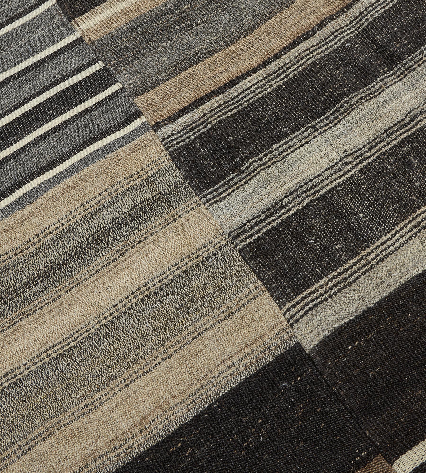 Contemporary Handwoven Wool Flatweave Rug For Sale 3