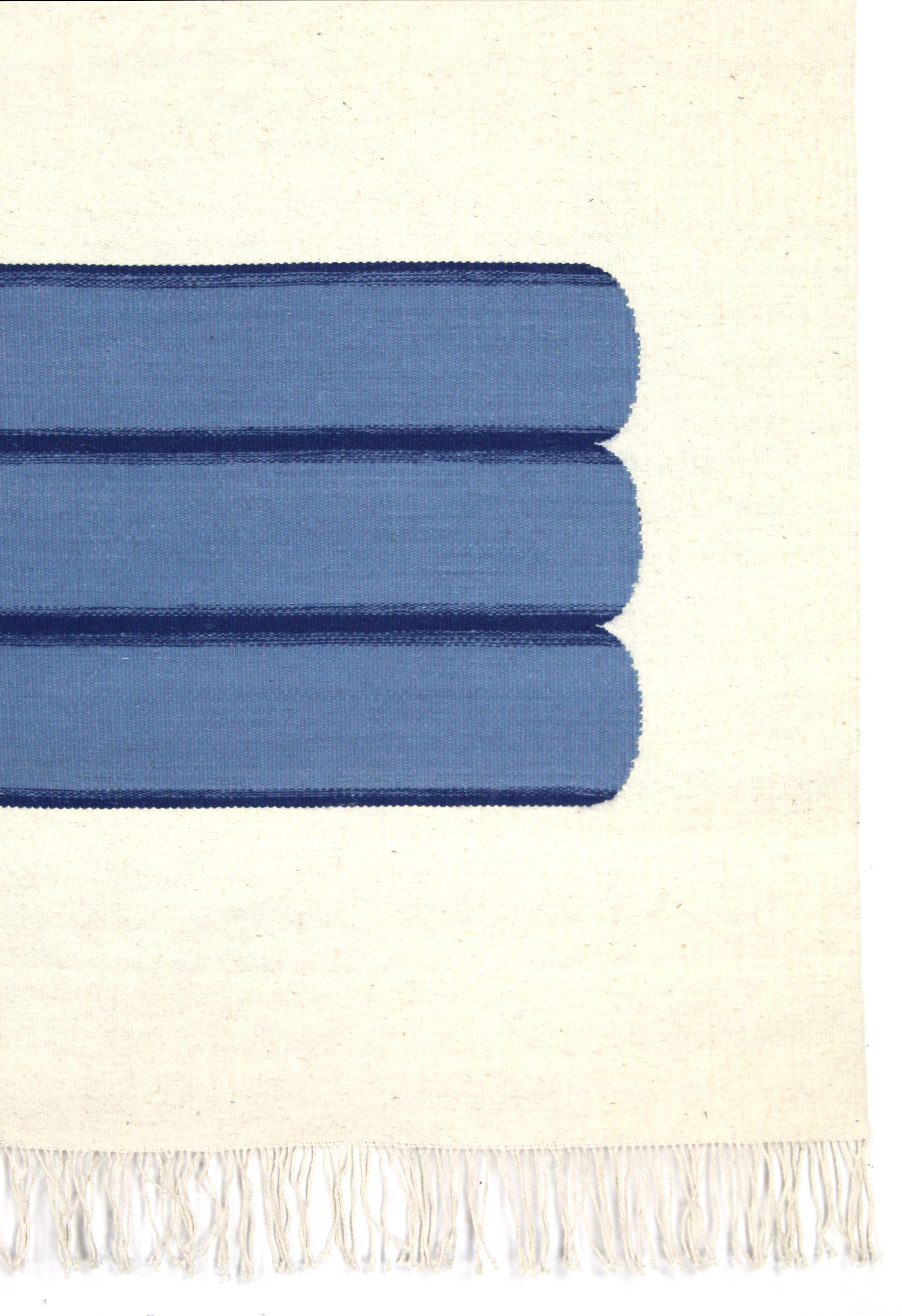 Dieser Teppich ist ein einzigartiges Erbstück. Inspiriert vom Brutalismus, dem skandinavischen Minimalismus und der Abstraktion aus der Mitte des Jahrhunderts. 

Andrew Boos versucht neu zu definieren, was ein Teppich ist. Seine Arbeiten sind