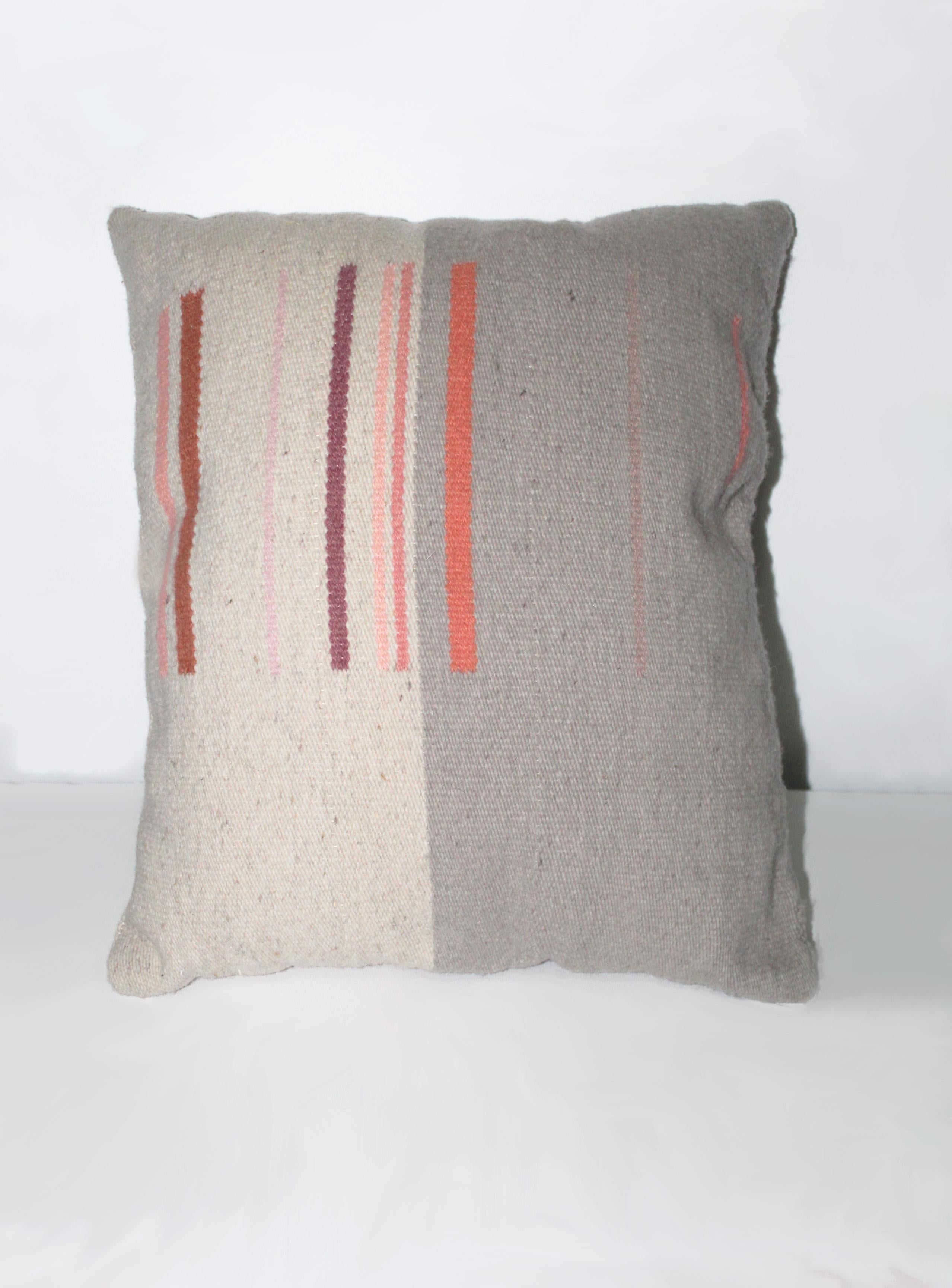 Contemporary Handwoven Wool Throw Pillow, Natural Dye, Pink and Grey (amerikanisch)
