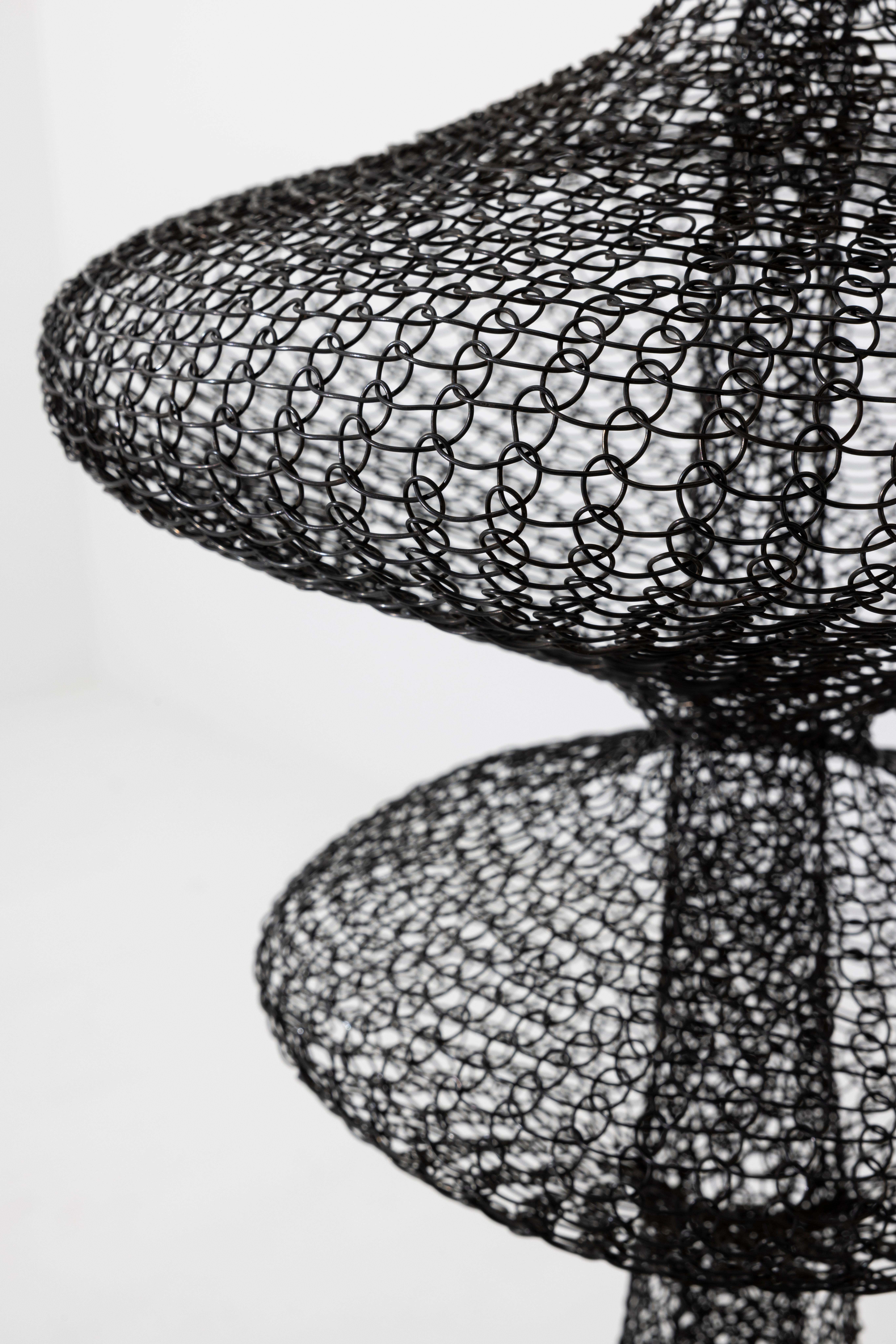 Fil de fer Sculpture contemporaine suspendue en fil de fer tissé à la main, France en vente