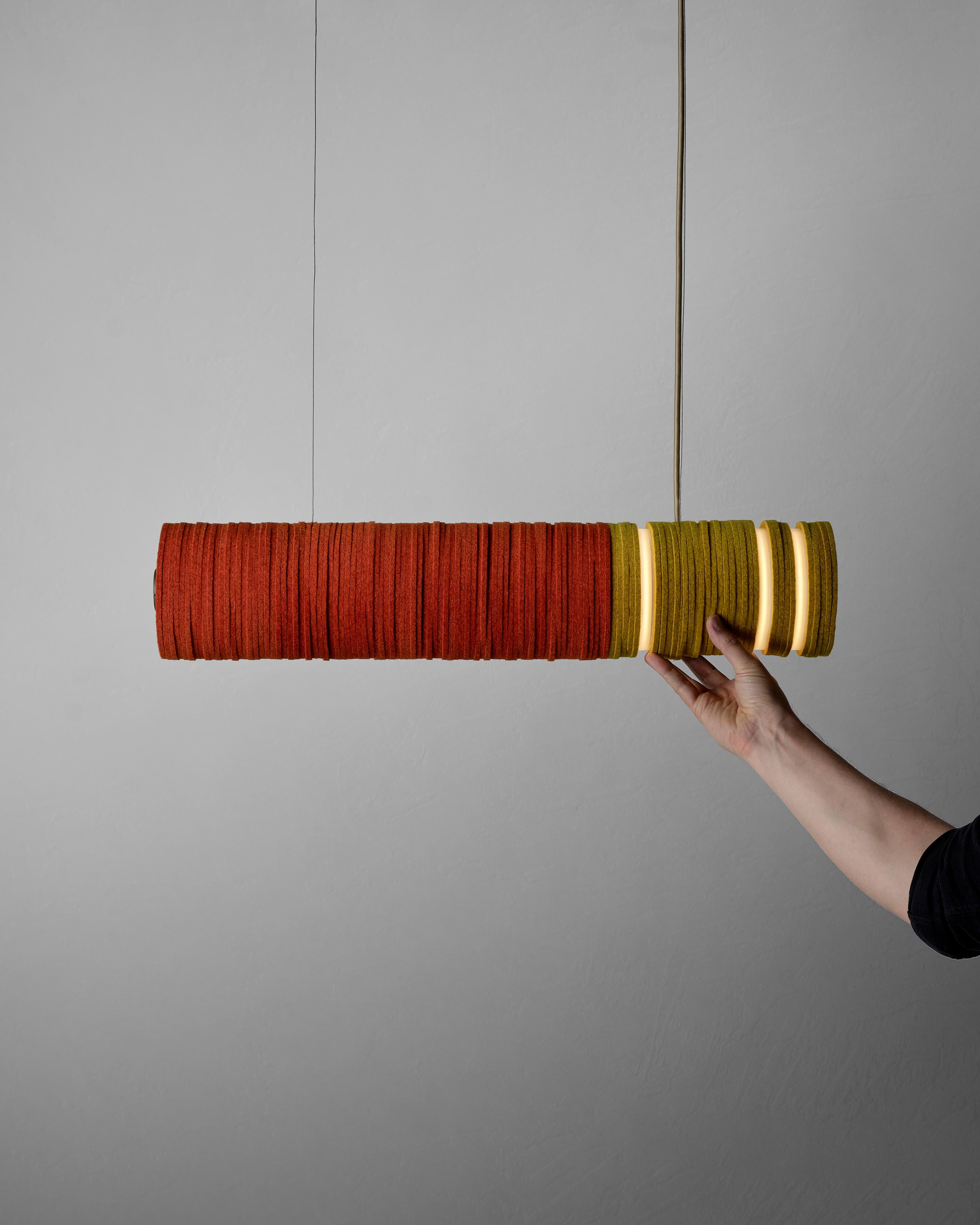 Canadese Lampada a sospensione contemporanea in feltro, Sarah Coleman in Stackabl, Canada, 2022 in vendita
