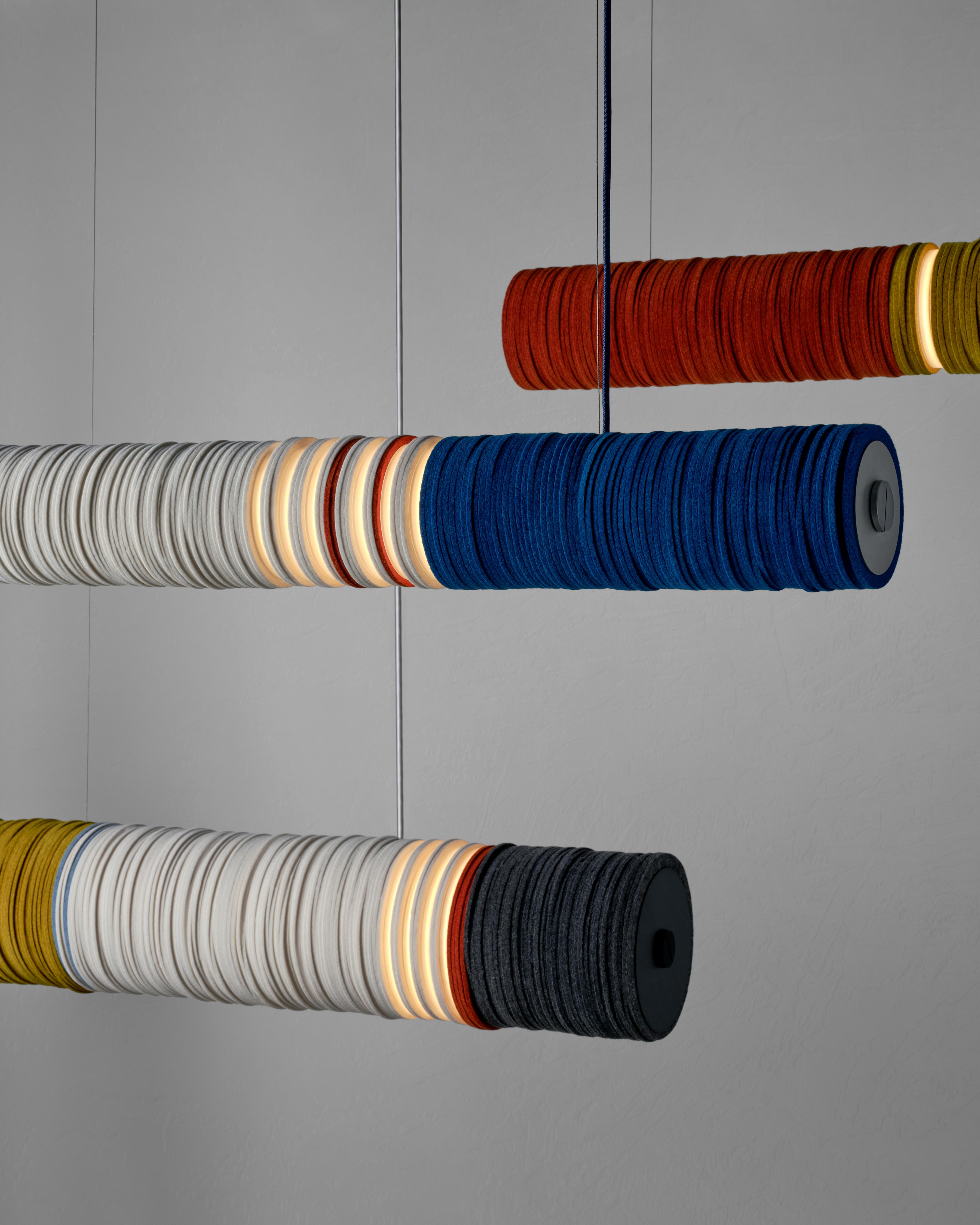 Lampada a sospensione contemporanea in feltro, Sarah Coleman in Stackabl, Canada, 2022 In condizioni ottime in vendita a New York, NY