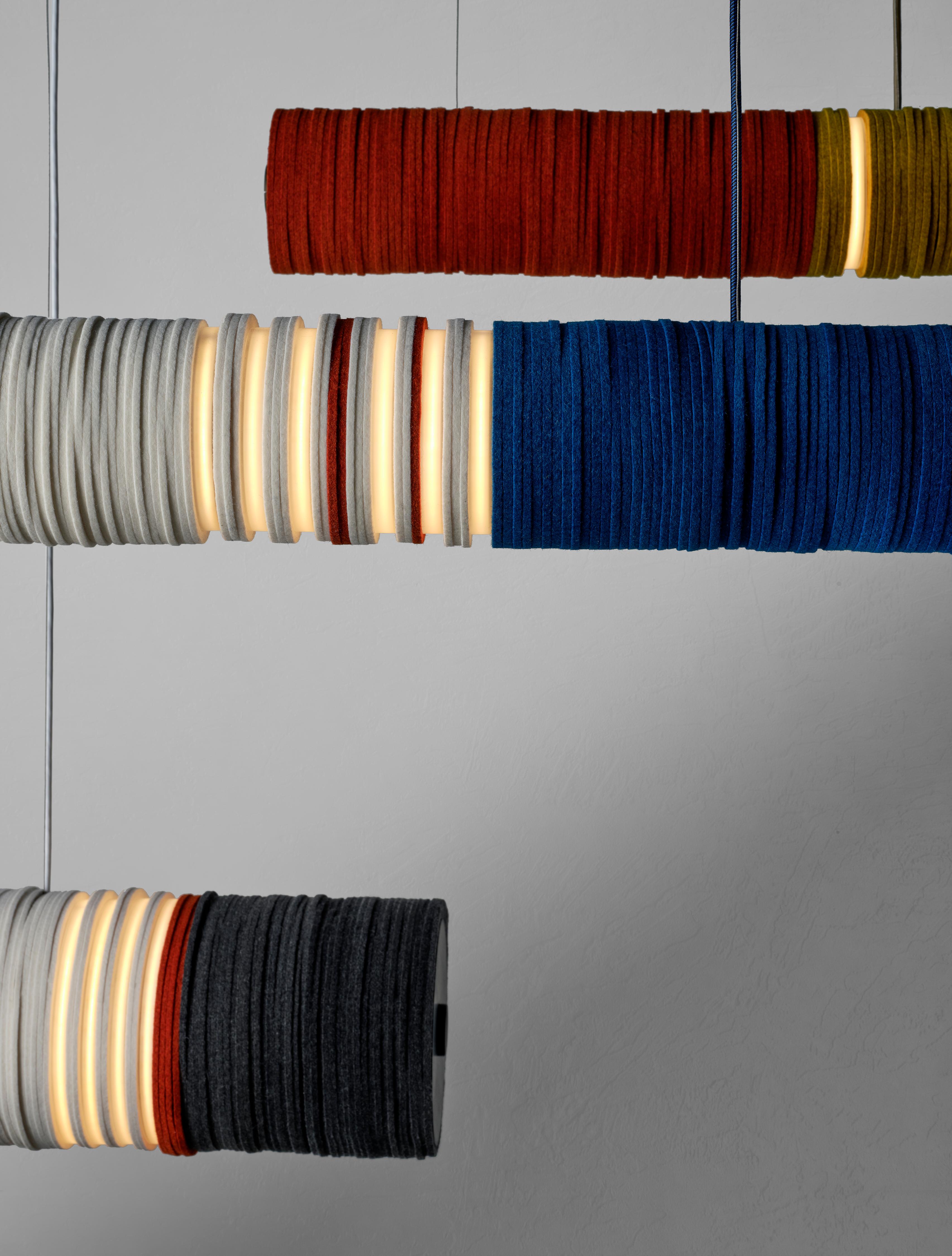 Feltro Lampada a sospensione contemporanea in feltro, Sarah Coleman in Stackabl, Canada, 2022 in vendita