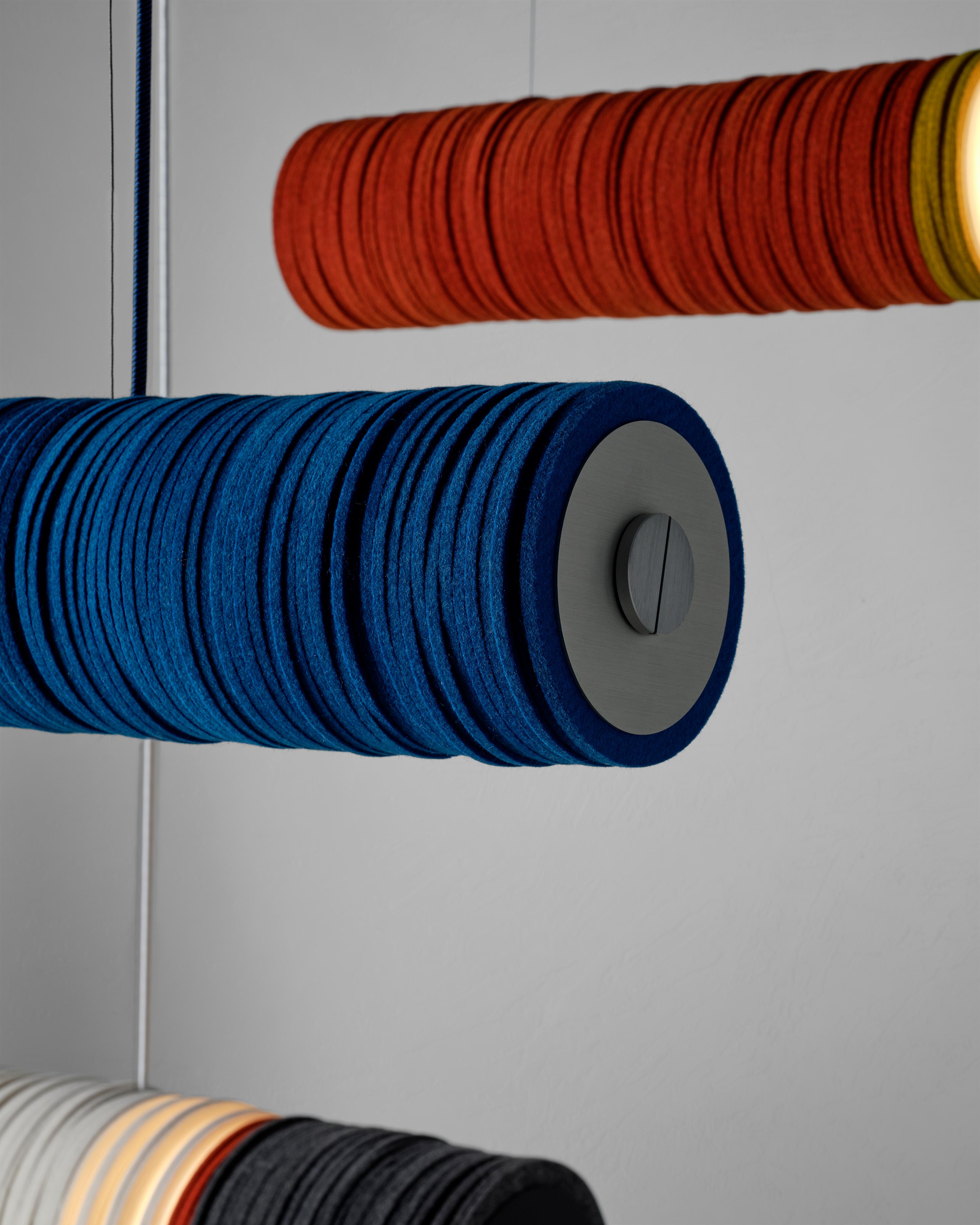 Feltro Lampada a sospensione contemporanea in feltro, Sarah Coleman in Stackabl, Canada, 2022 in vendita