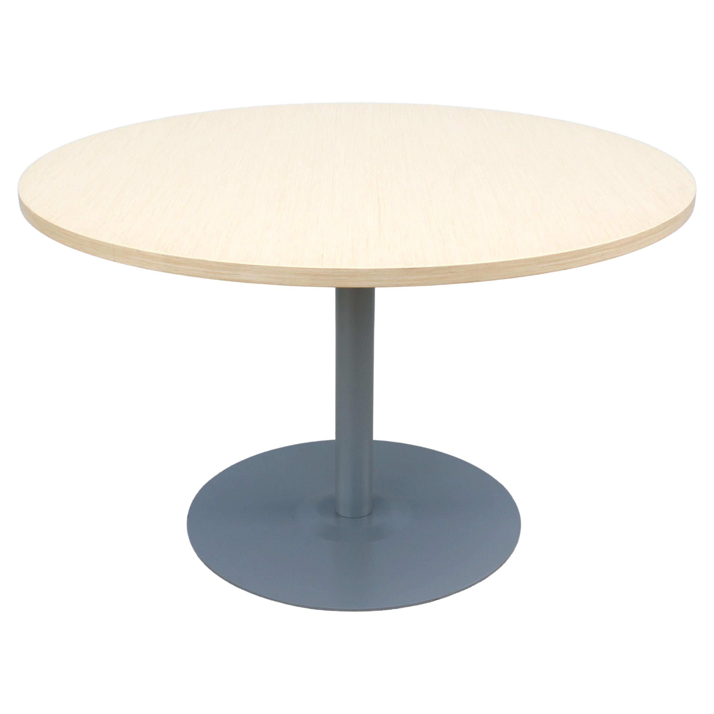 Table de conférence/café contemporaine Haworth Jive 48 in Round Veneer Top en vente