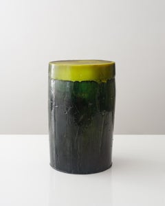 Taburete contemporáneo Obelisco de epoxi reactivo al calor, de Kim Mesches