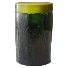 Taburete contemporáneo Obelisco de epoxi reactivo al calor, de Kim Mesches