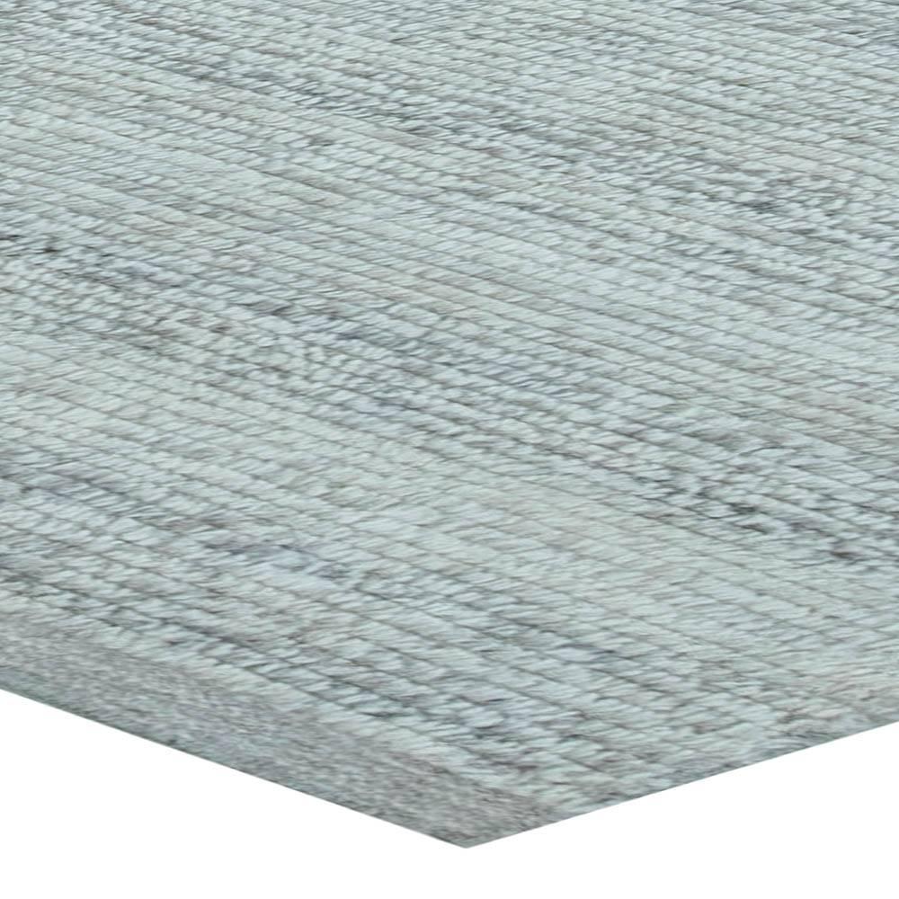 Zeitgenössischer geflochtener grauer Flachgewebe-Teppich von Doris Leslie Blau (21. Jahrhundert und zeitgenössisch) im Angebot