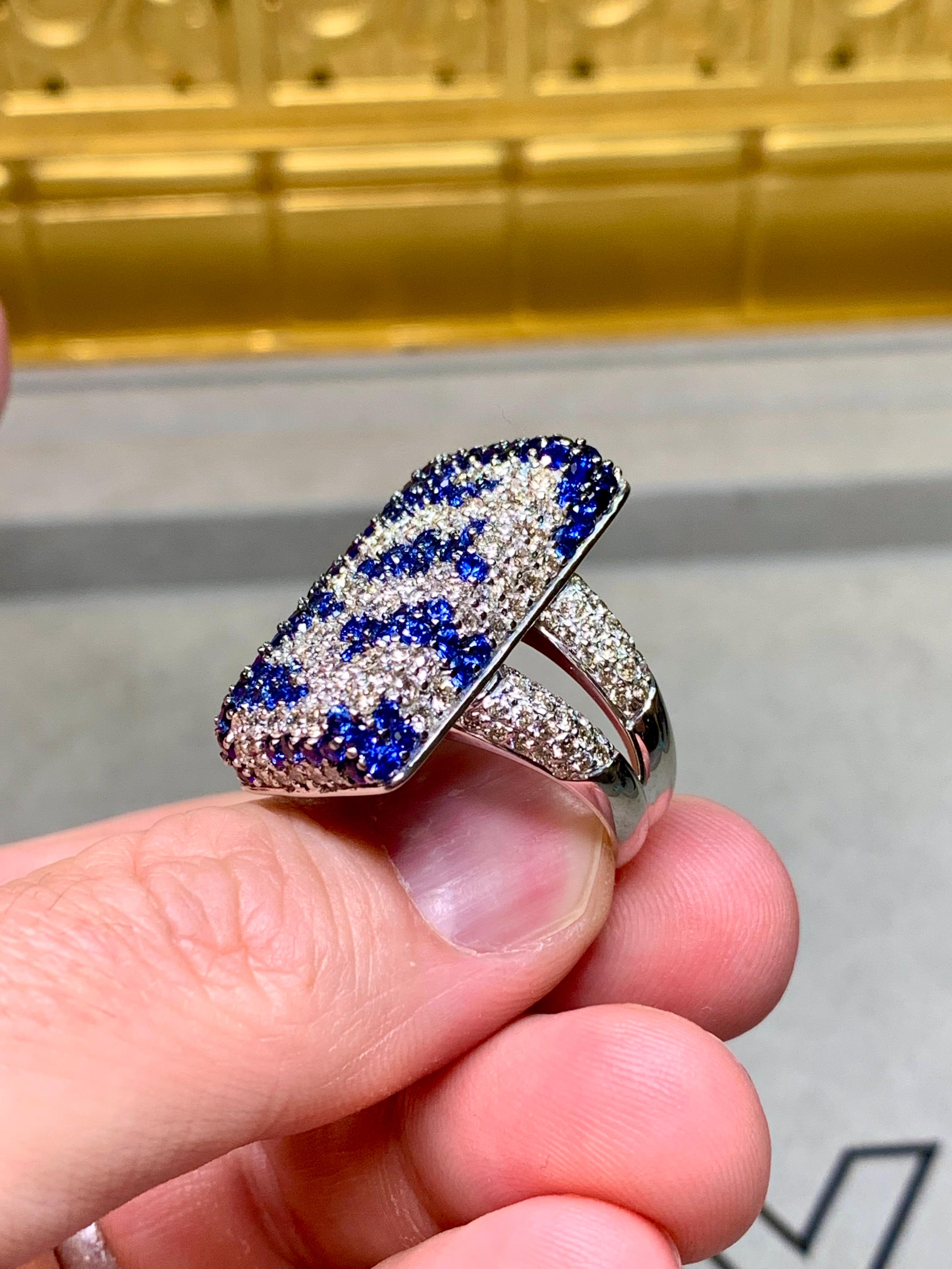 Contemporary Heavy 18K Pavé Diamond Sapphire Rectangular Cushion Cocktail Ring For Sale 5