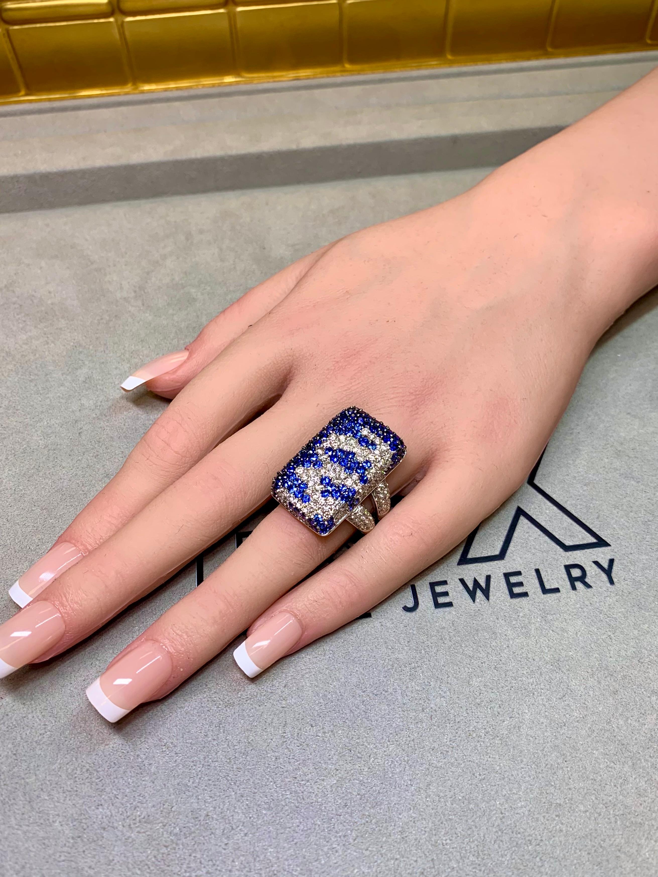 Contemporary Heavy 18K Pavé Diamond Sapphire Rectangular Cushion Cocktail Ring For Sale 6