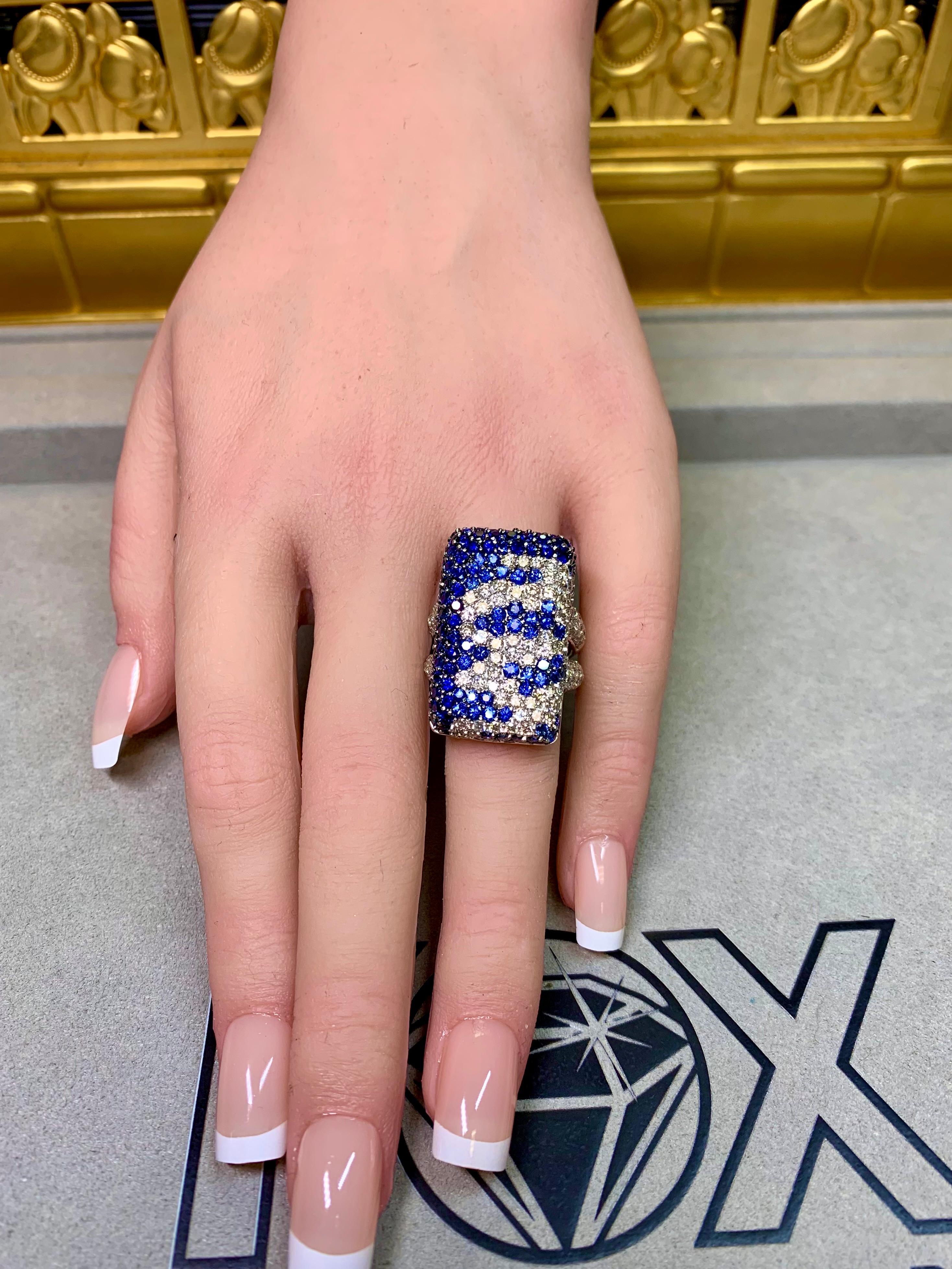 Contemporary Heavy 18K Pavé Diamond Sapphire Rectangular Cushion Cocktail Ring For Sale 8