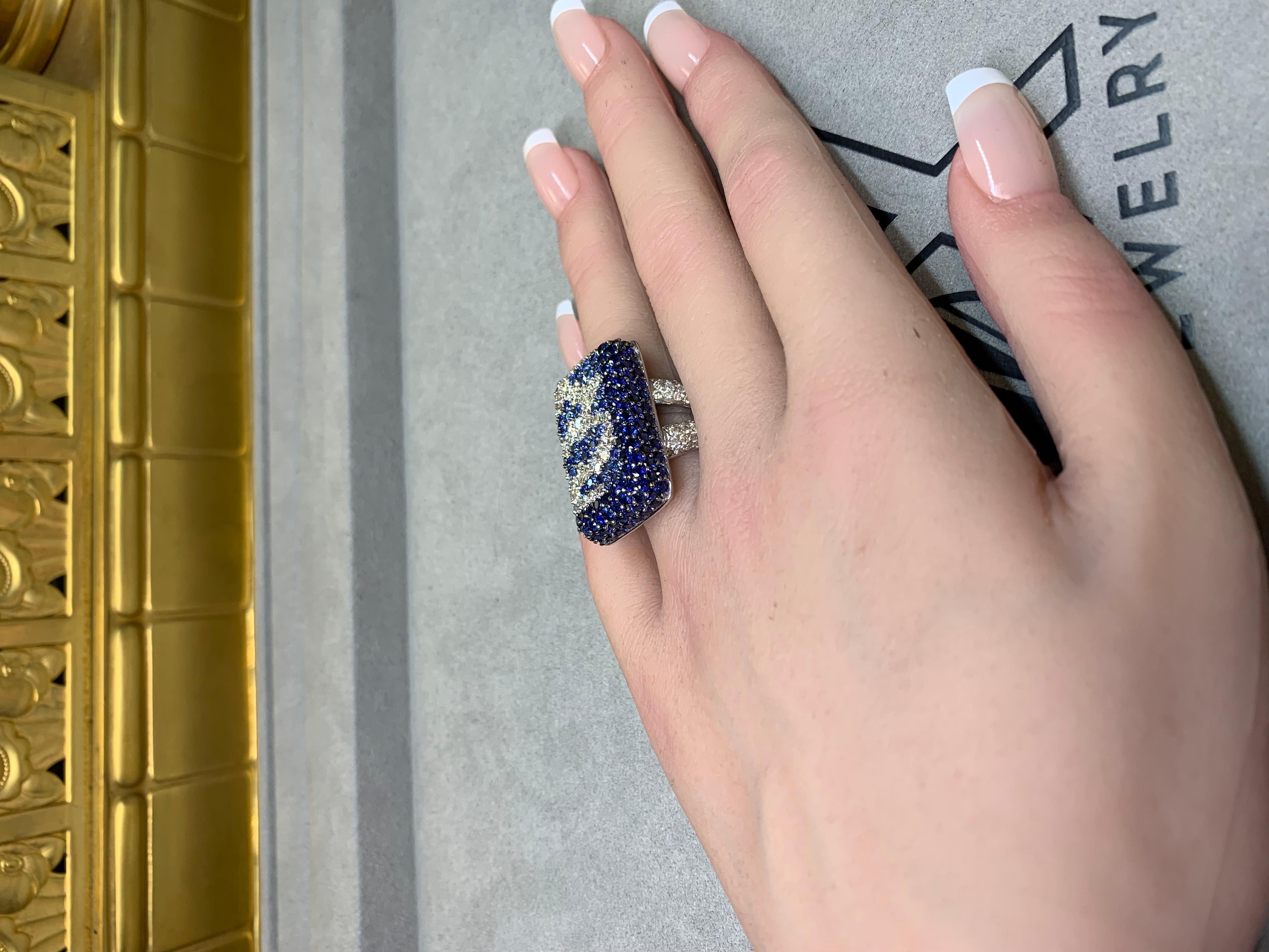 Contemporary Heavy 18K Pavé Diamond Sapphire Rectangular Cushion Cocktail Ring For Sale 9