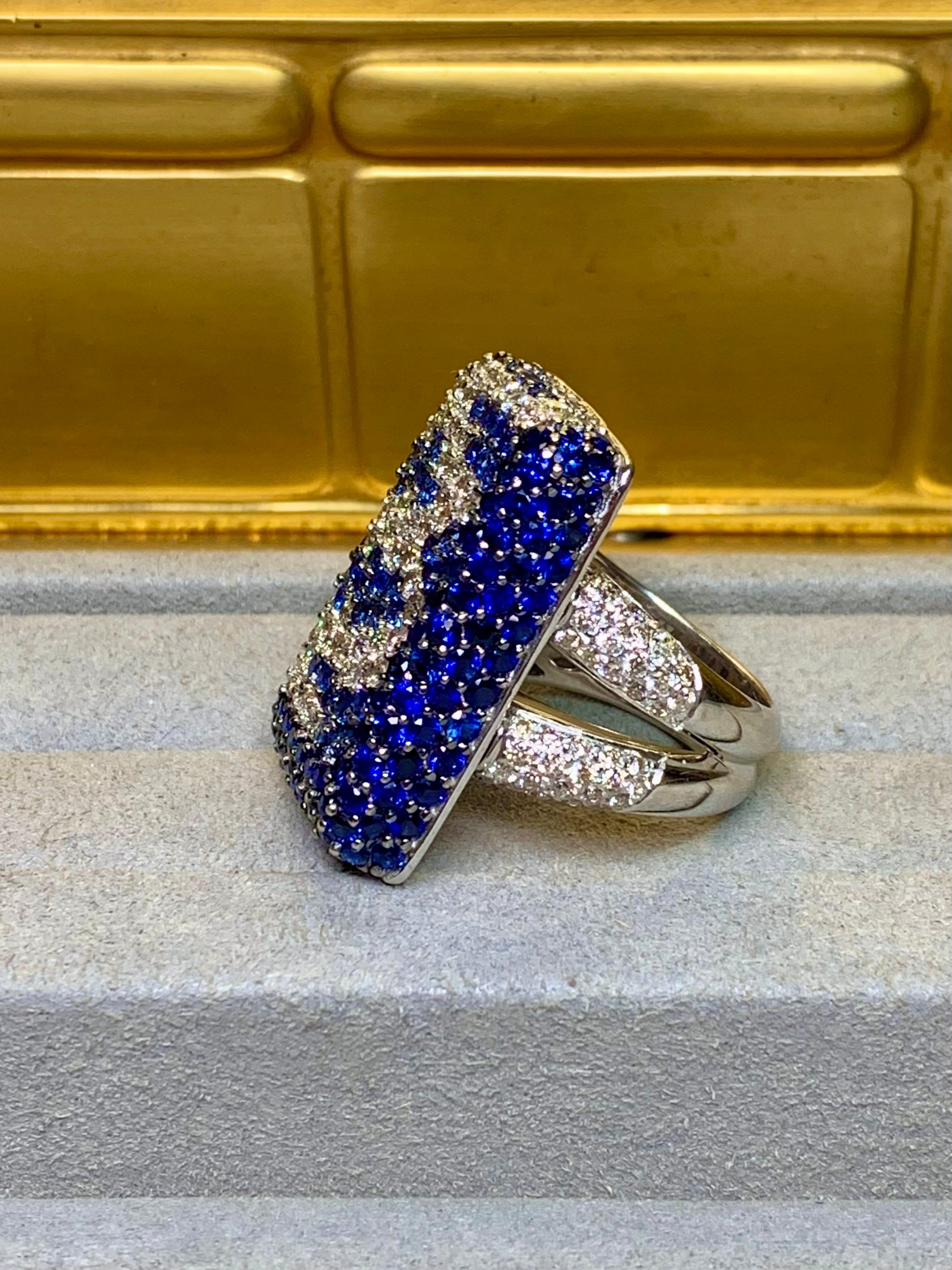 Contemporary Heavy 18K Pavé Diamond Sapphire Rectangular Cushion Cocktail Ring For Sale 1