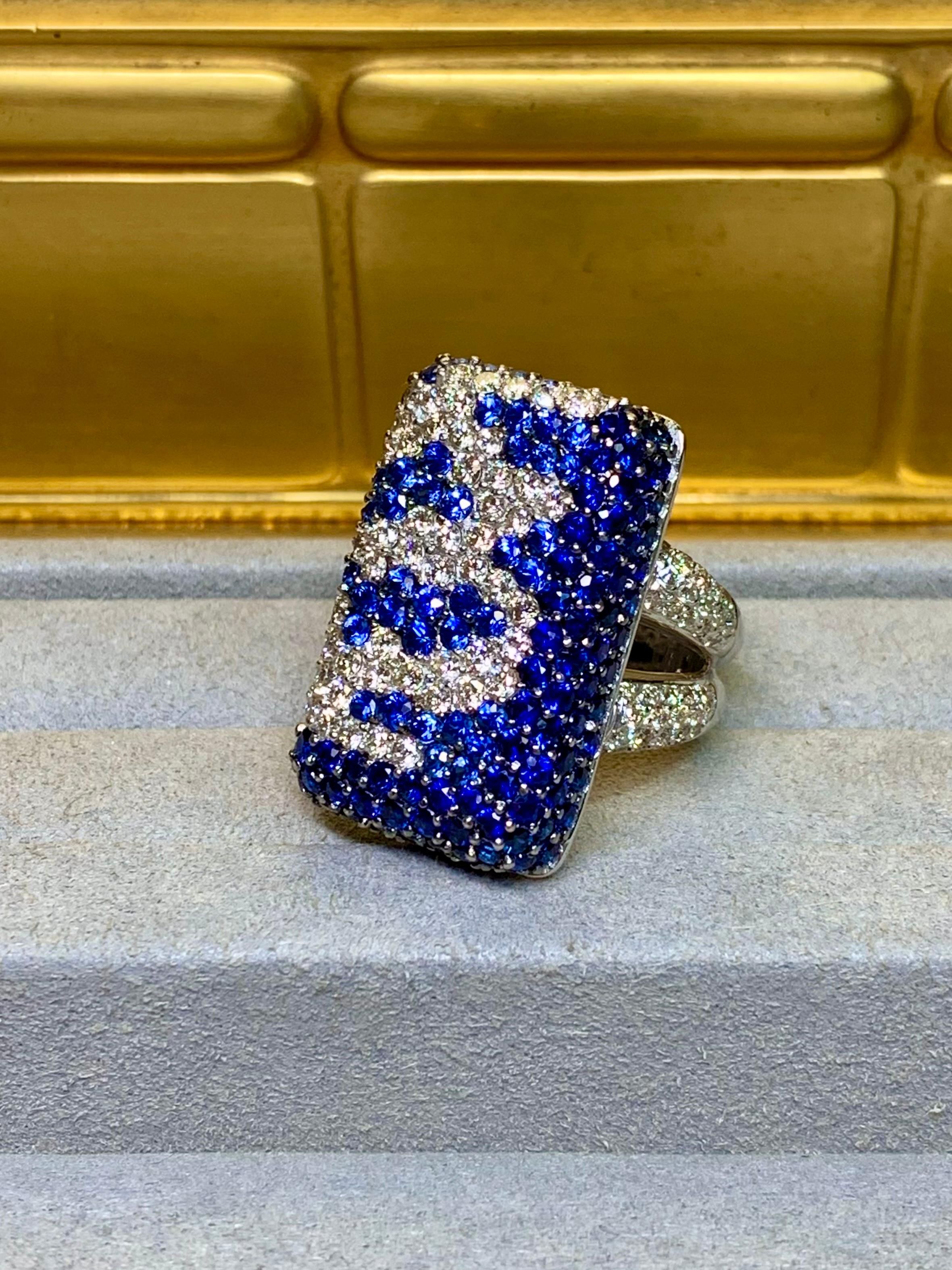 Contemporary Heavy 18K Pavé Diamond Sapphire Rectangular Cushion Cocktail Ring For Sale 2