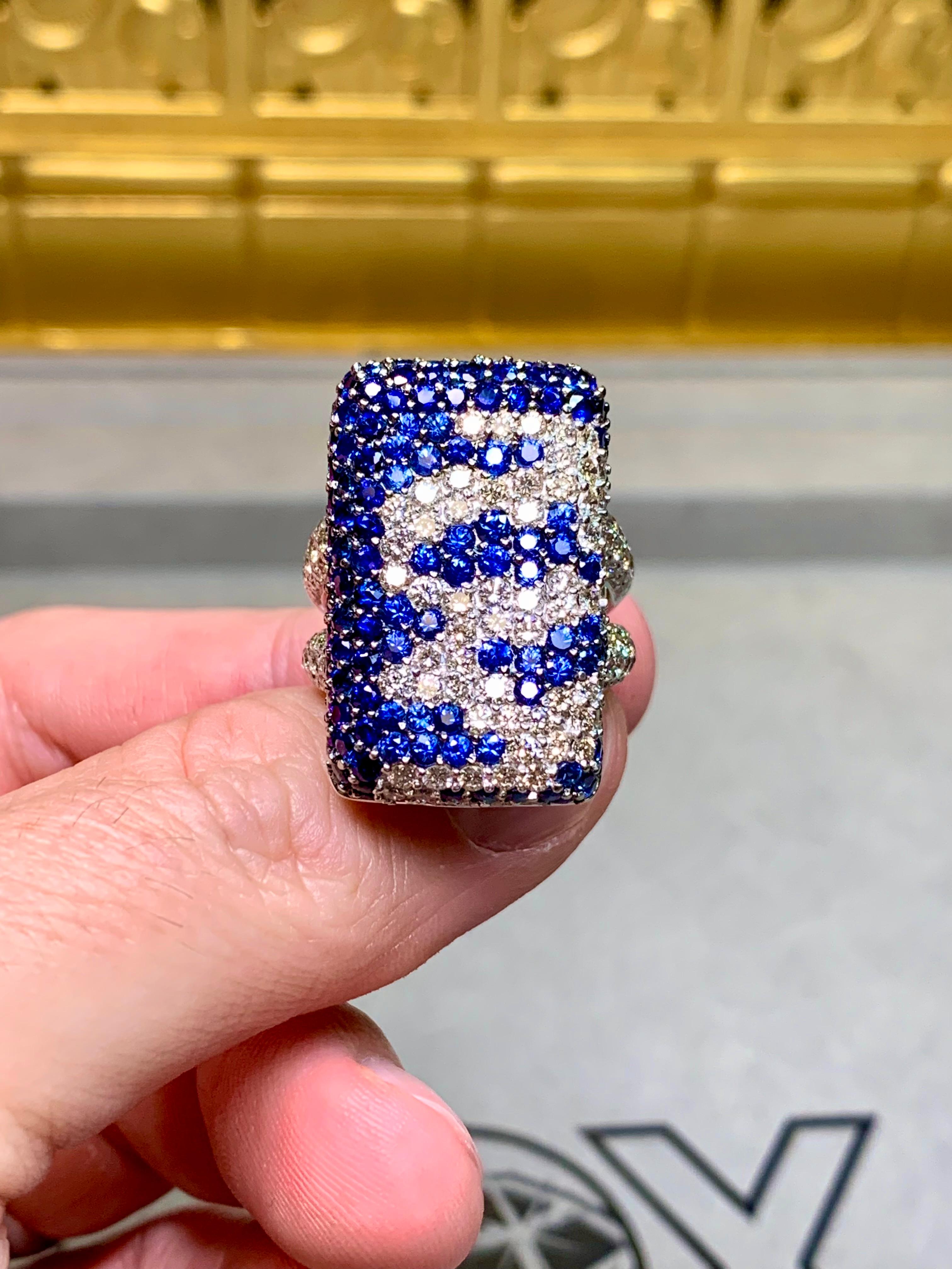 Contemporary Heavy 18K Pavé Diamond Sapphire Rectangular Cushion Cocktail Ring For Sale 3