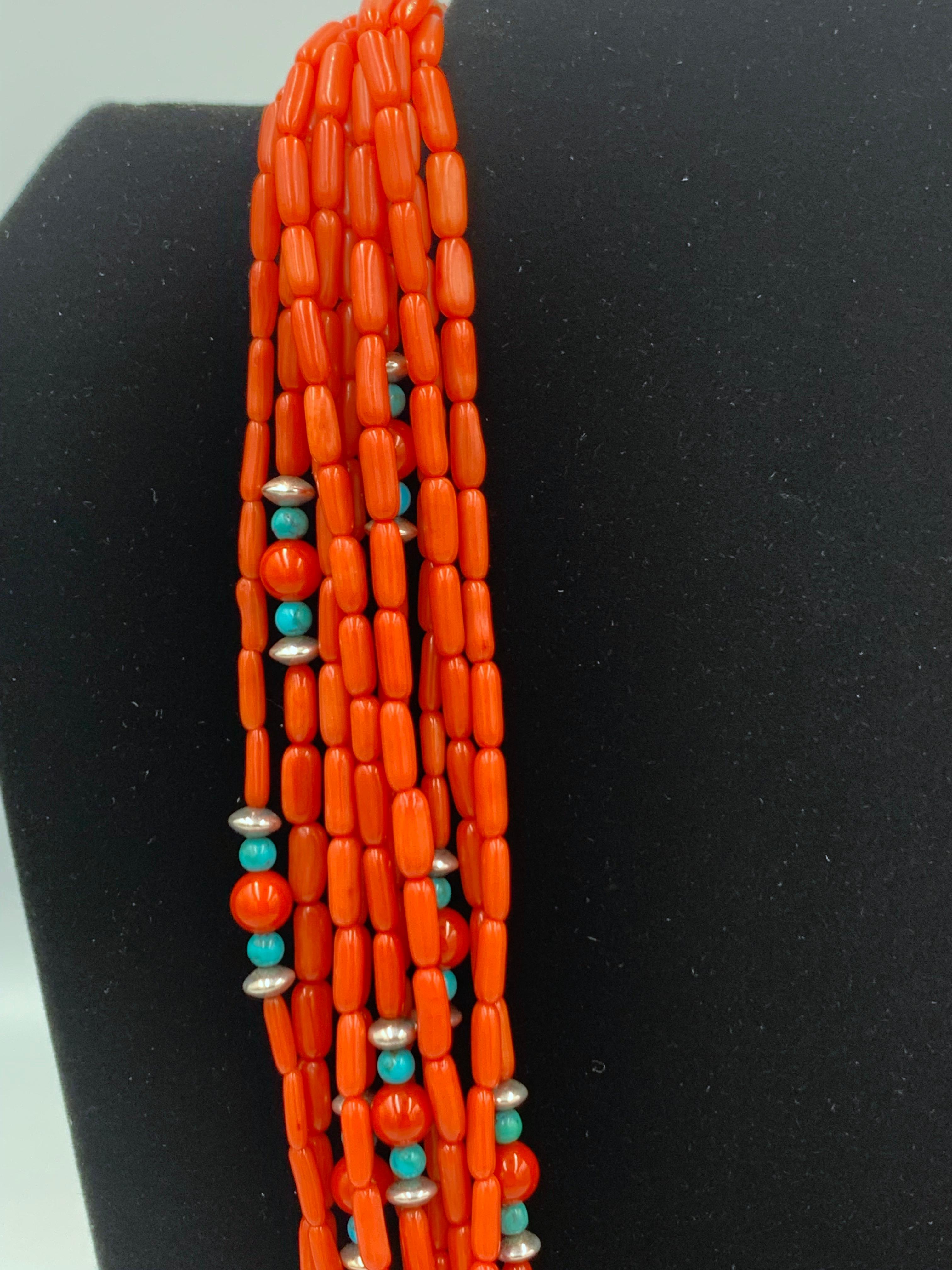 Collana di perline di corallo mediterraneo a 10 fili dei nativi americani In condizioni ottime in vendita a Scottsdale, AZ