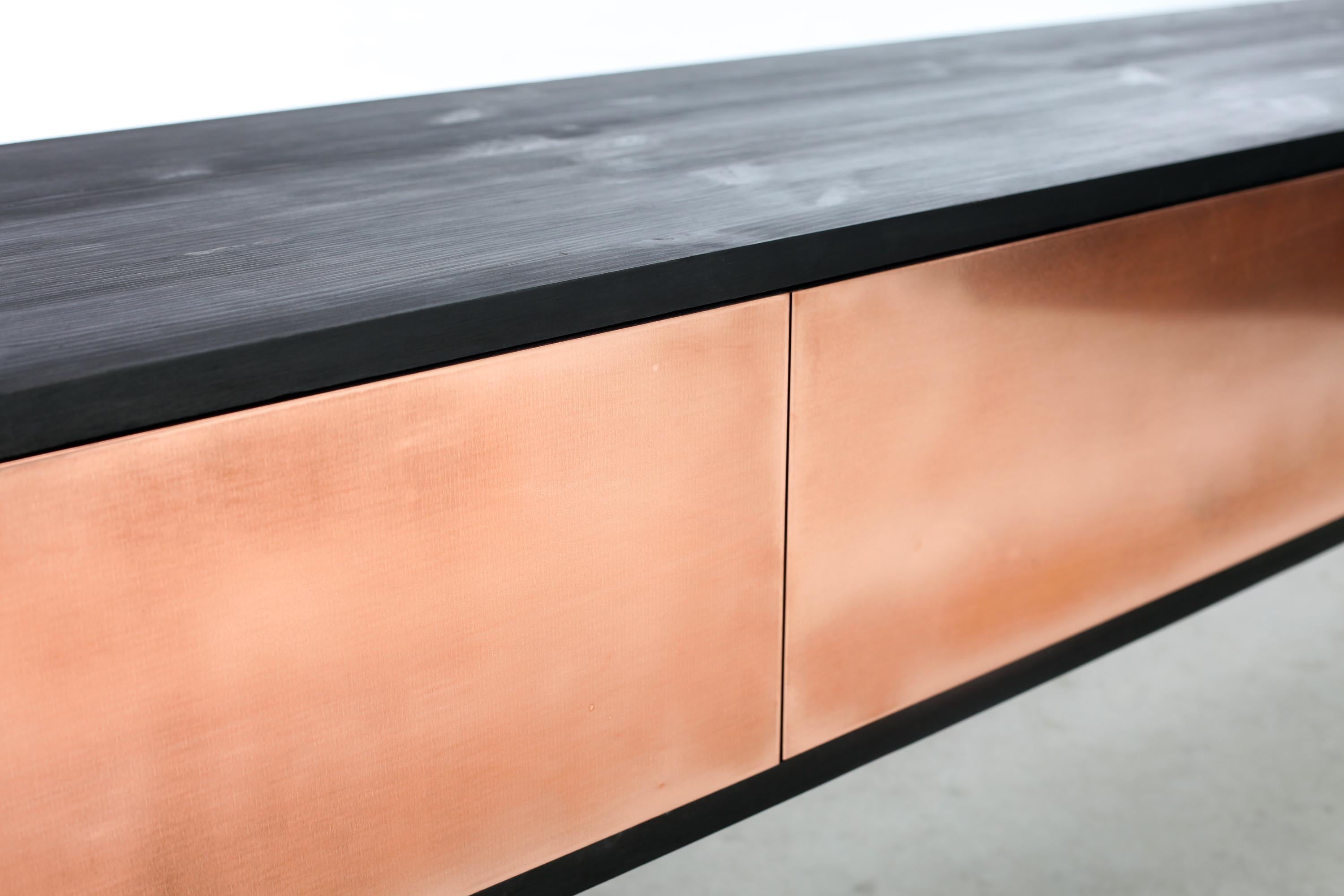 Brushed Contemporary Hekla media console in white wood, Copper, Railis Design For Sale