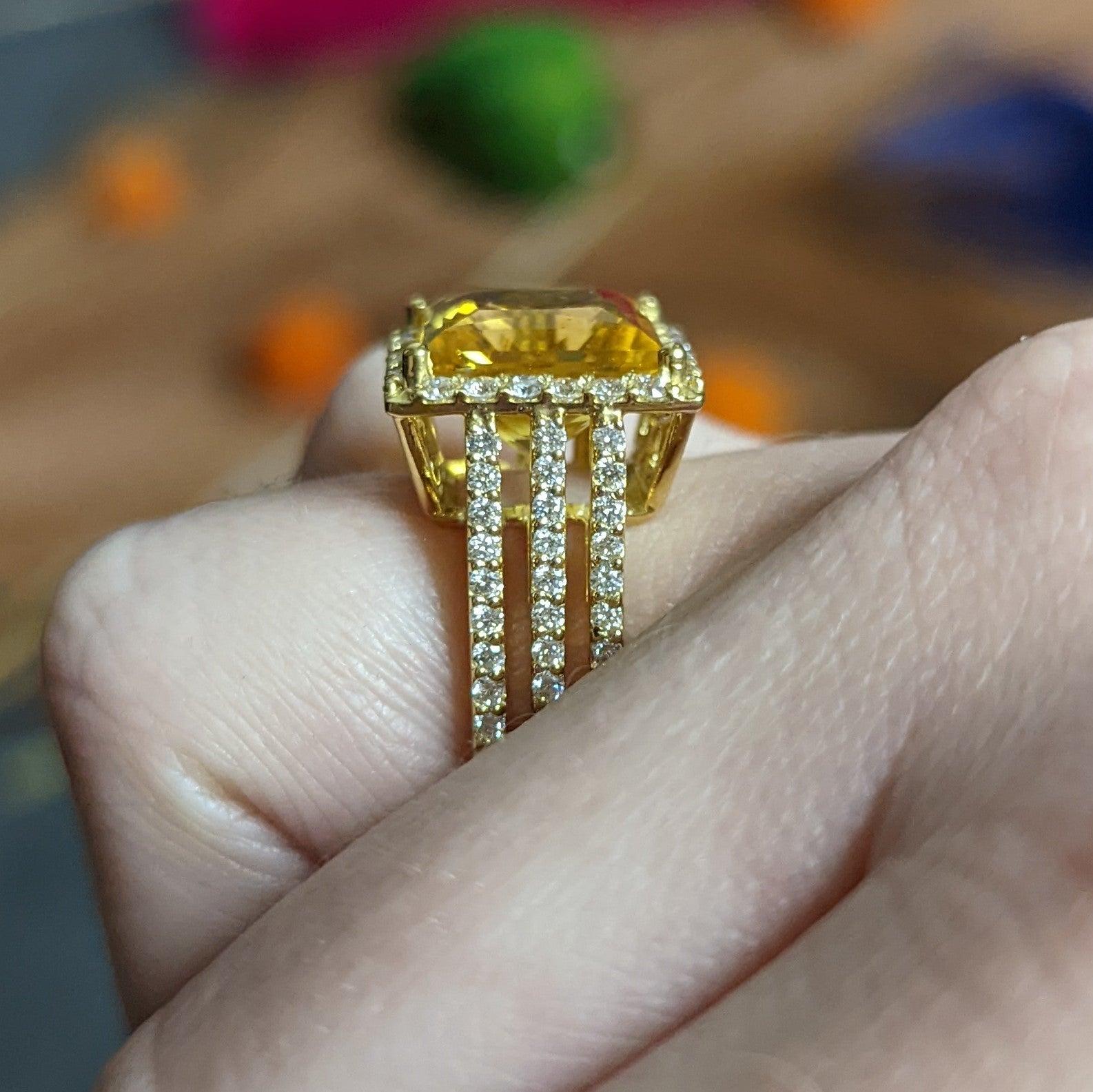 Zeitgenössischer Heliodor Goldener Beryll Diamant Halo 18 Karat Gold Cocktail-Ring 9