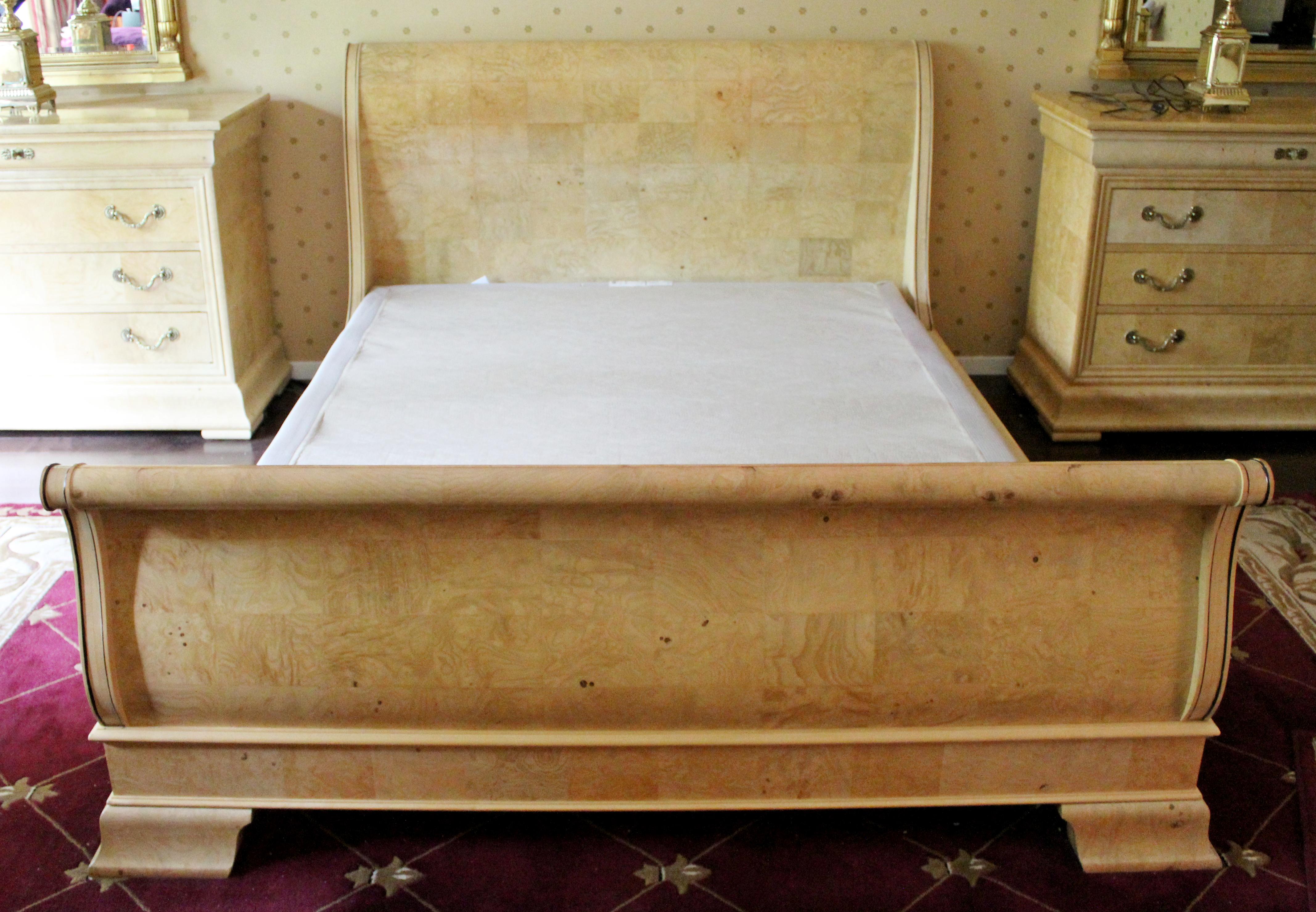 For your consideration is a magnificent sleigh bed frame, made of light burl wood, by Henredon the Charles X collection. In very good condition. The dimensions are 64.5