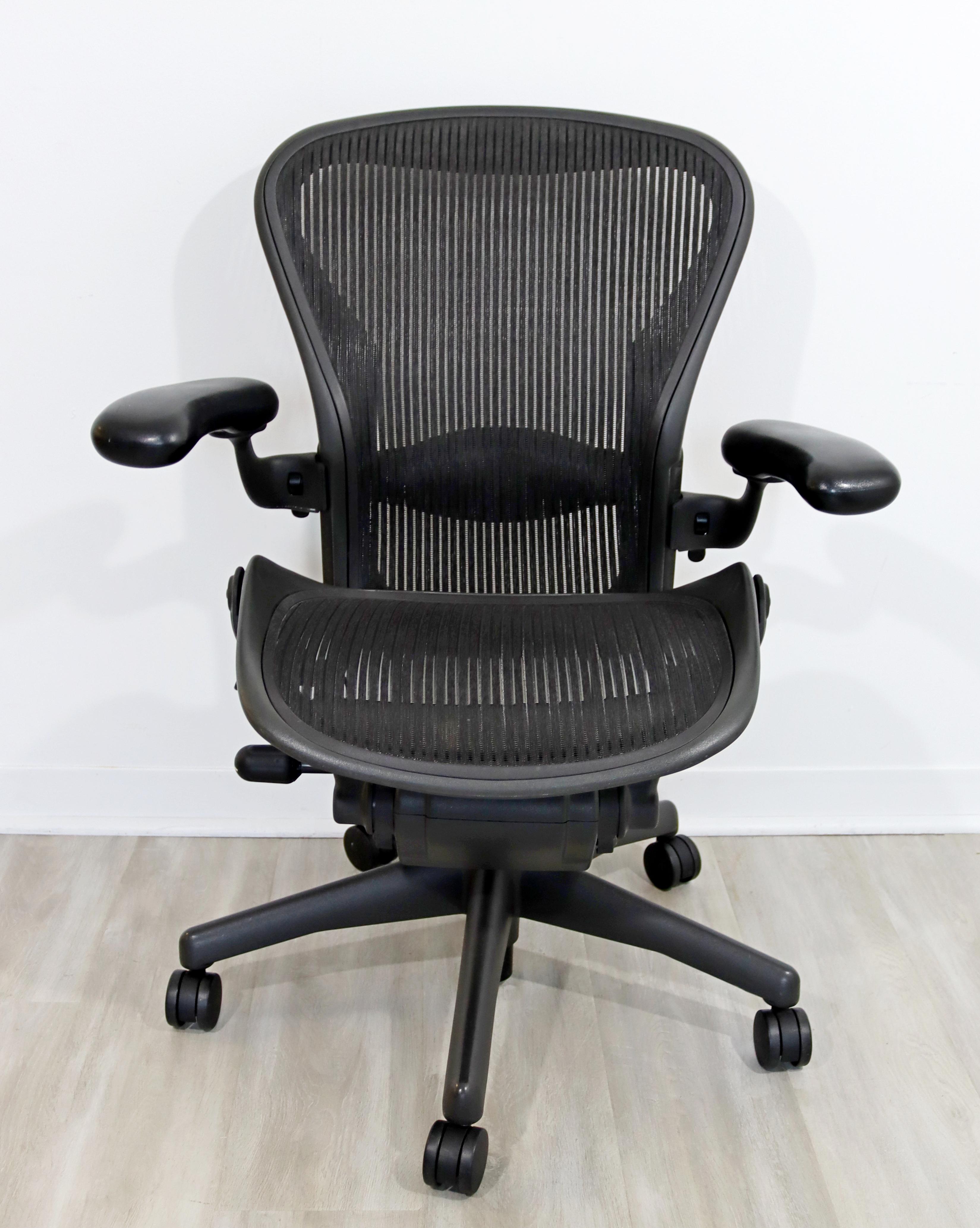 Late 20th Century Contemporary Herman Miller Aeron Rolling Swivel Adjustable Office Chair 1990s