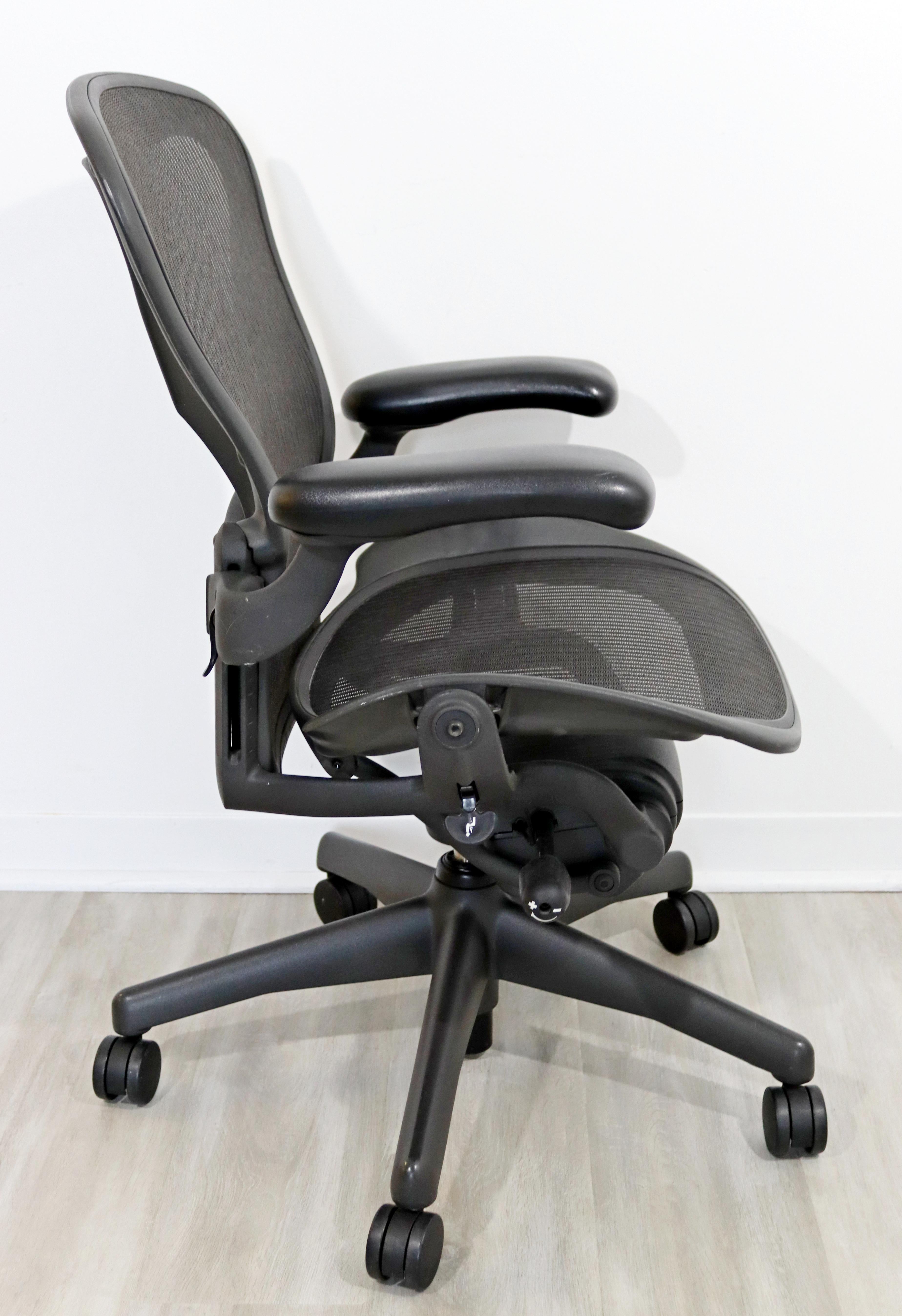Contemporary Herman Miller Aeron Rolling Swivel Adjustable Office Chair 1990s 1