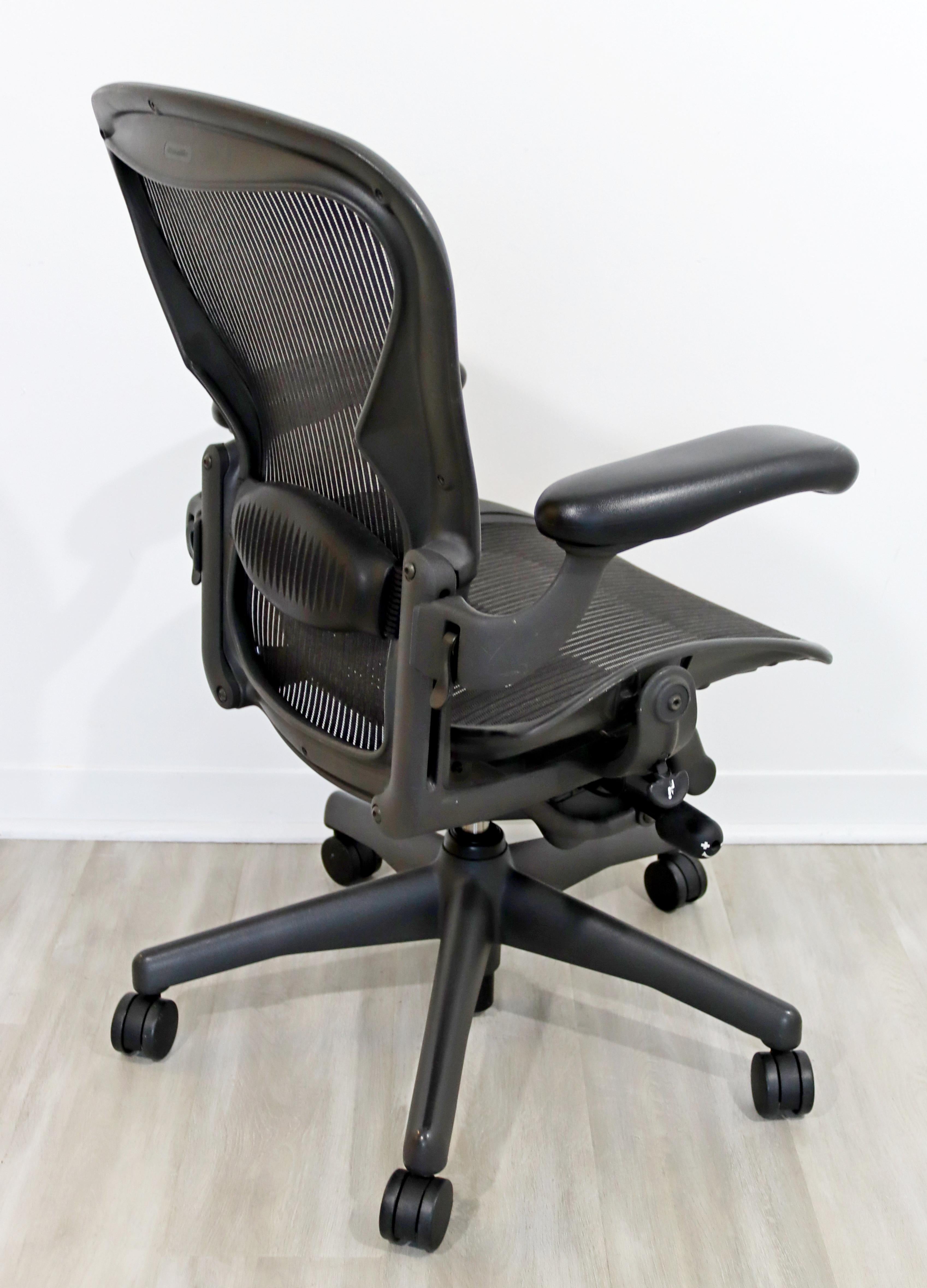 Contemporary Herman Miller Aeron Rolling Swivel Adjustable Office Chair 1990s 2