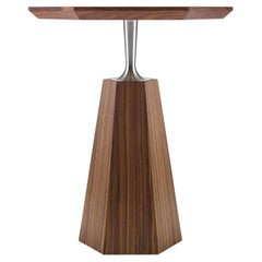 Mesa lámpara hexagonal contemporánea de roble o nogal y latón torneado mecanizado