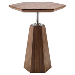 Contemporary Hex Lamp Table aus Eiche oder Nussbaum und gedrechseltem Messing