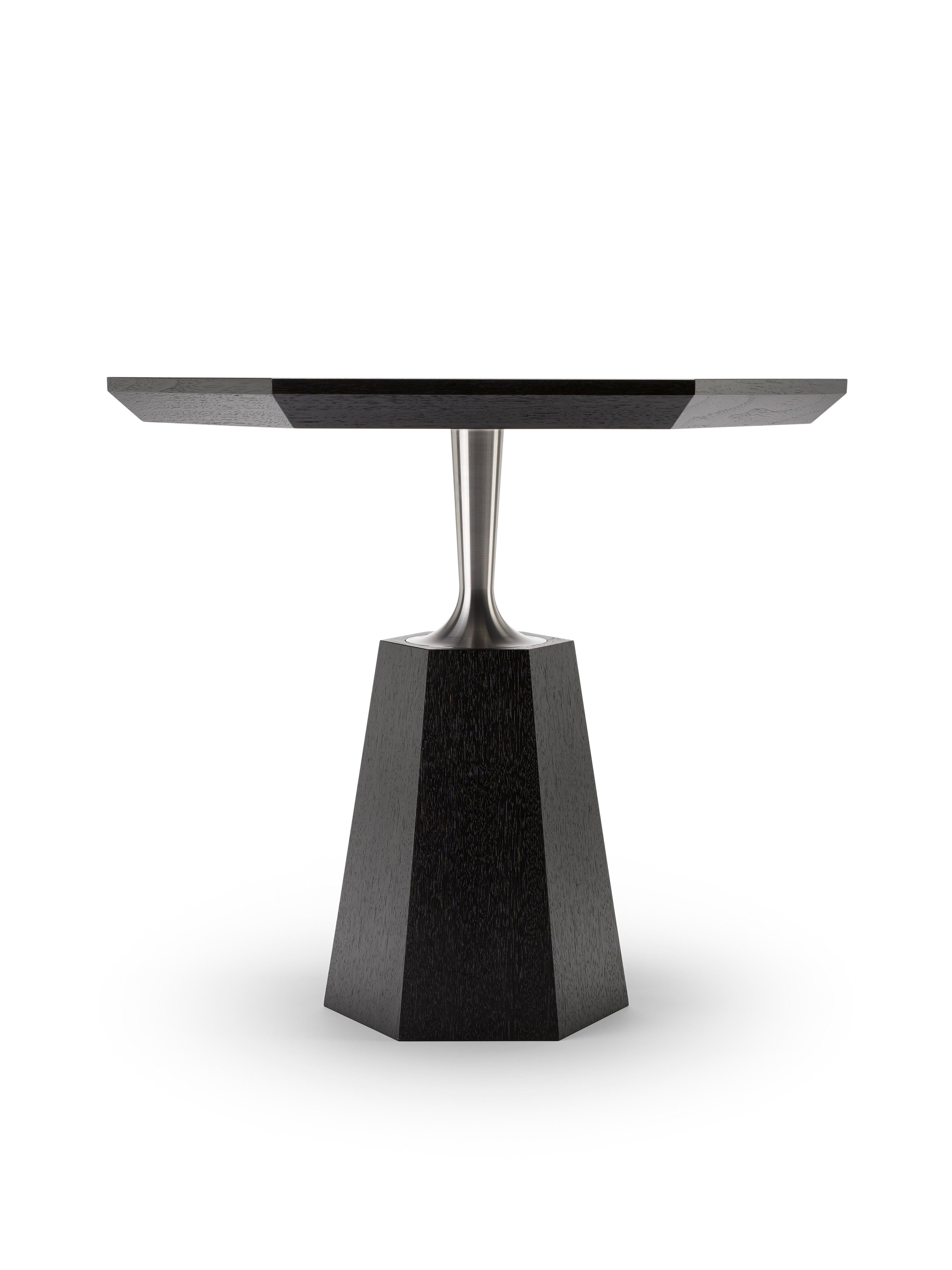 Contemporary Hex Beistelltisch aus Schwarznuss und bearbeitetem Edelstahl (Moderne) im Angebot