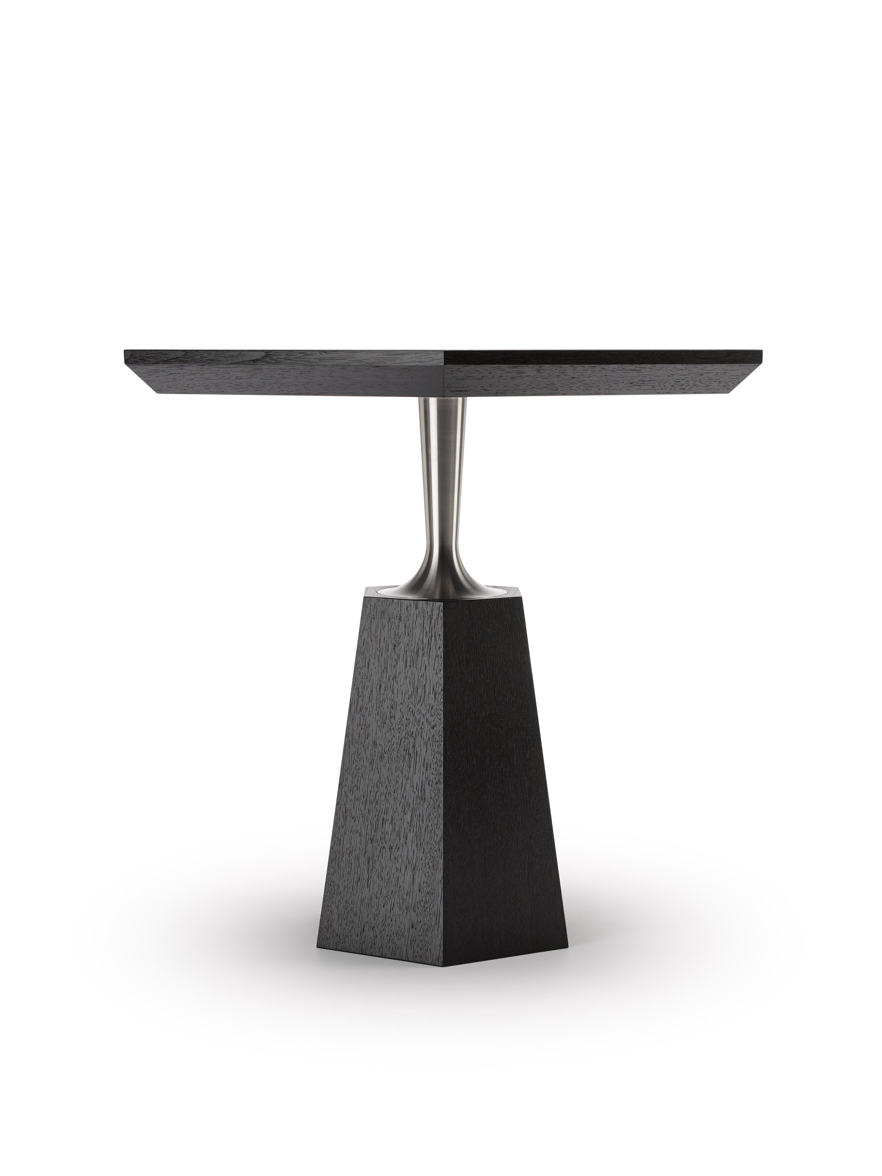 Contemporary Hex Beistelltisch aus Schwarznuss und bearbeitetem Edelstahl (Englisch) im Angebot
